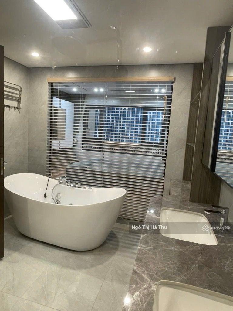 Hạ sốc 1 tỷ bán gấp trước Tết nhà Nguyễn Văn Cừ 60m2 x 7 tầng thang máy ô tô vào - full nội thất