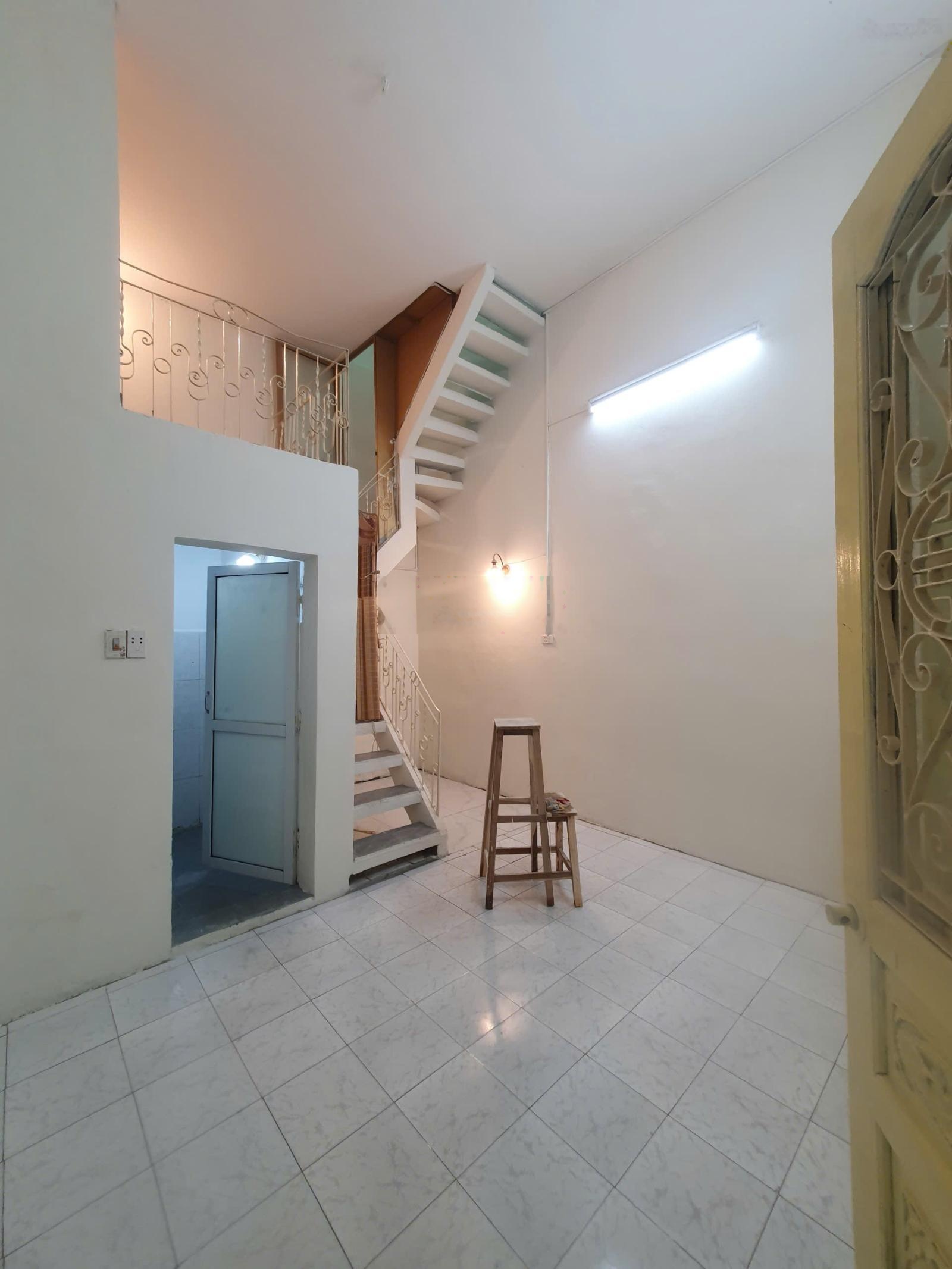 Cho thuê nhà Quận Cầu Giấy - Hà Nội (Gần trường Đại Học Thương Mại) - gần công viên