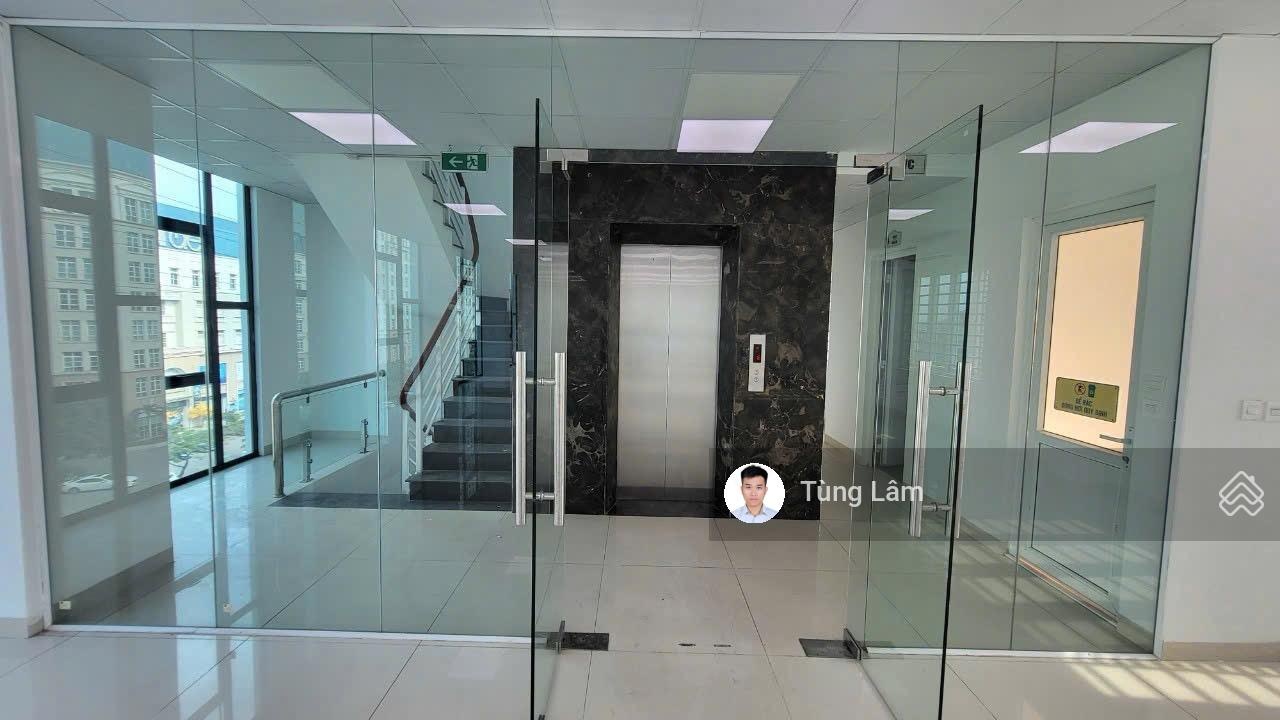 Cho thuê VP mới xây Mặt Phố Nguyễn Khang - Ngay ngã tư Cầu giấy DT 300m2/sàn
