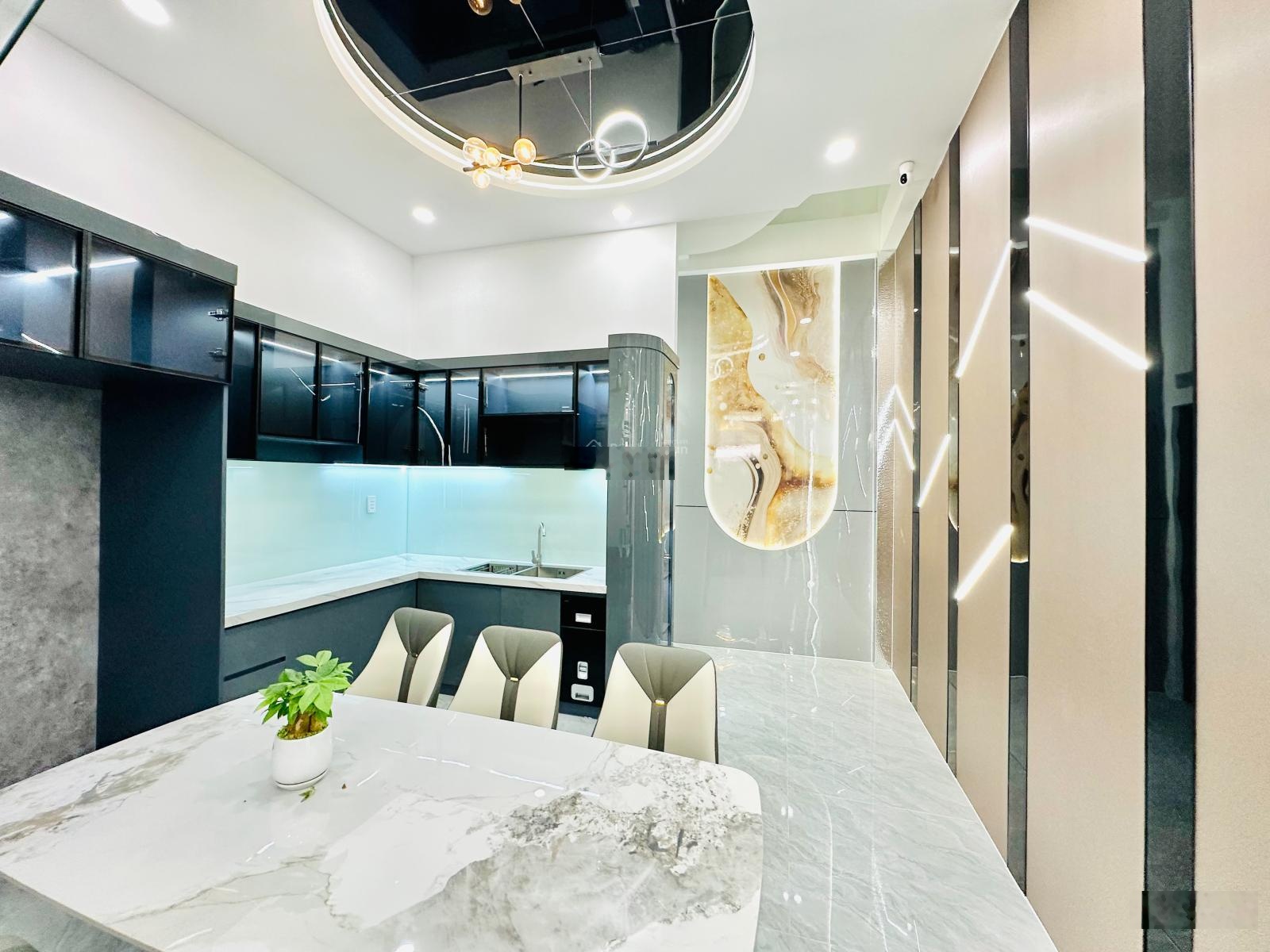 Nhà phố 4m x 13m 4 tầng có nội thất hẻm 4.5m đường Tân Chánh Hiệp 04 ngay KDC Hiệp Thành City