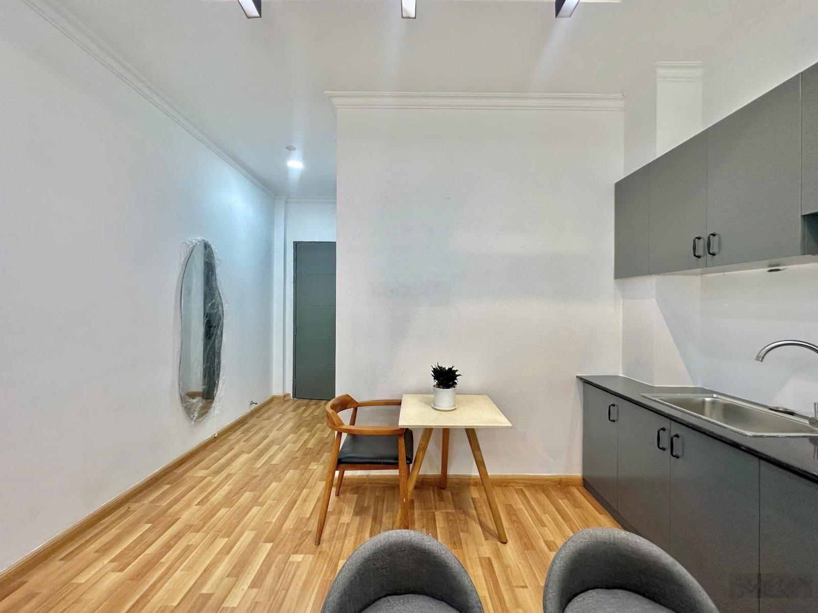 Cho thuê phòng full nội thất, cửa sổ lớn, tách bếp ngay tại Phùng Văn Cung gần Q3, Q1, CV Phú Nhuận