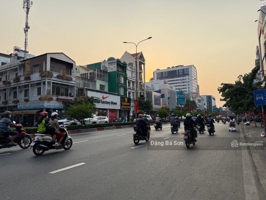 Khu vip sân bay, 4 tầng, 4.6x23m, đường 10m, có lề, nhỉnh 14 tỷ.