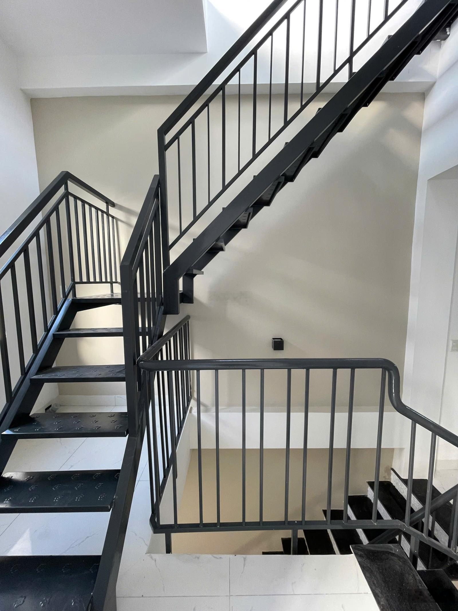 Chính chủ bán nhà 3 tầng 3 mê đúc kiệt 4m Hải Châu chỉ việc xách vali vào ở