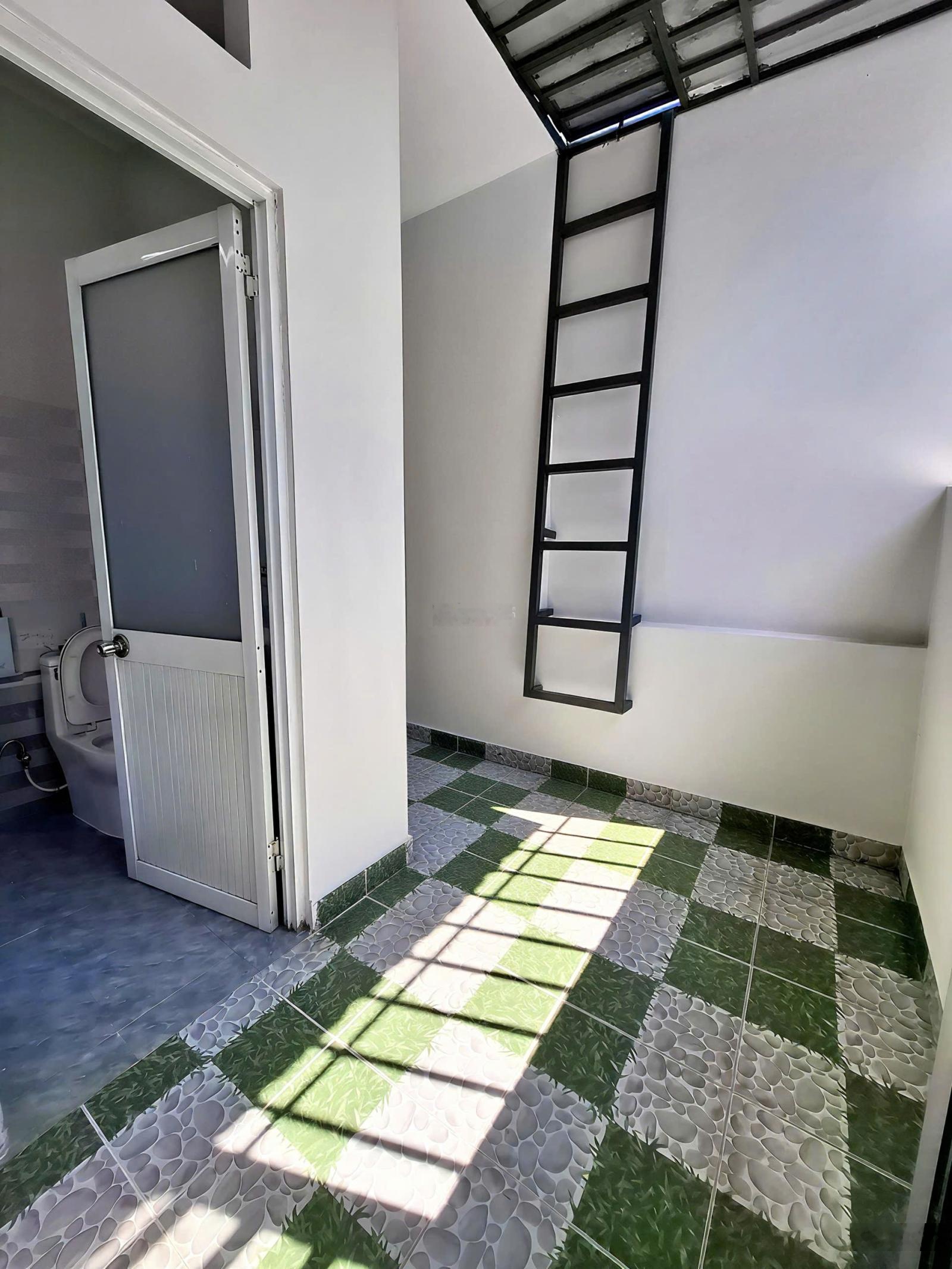 Nhà (DT: 8x3,8m) 1 trệt 2 lầu có 3PN 2WC giá 2tỷ178tr còn TL ở Thới An 13 Quận 12 gần Lê Thị Riêng