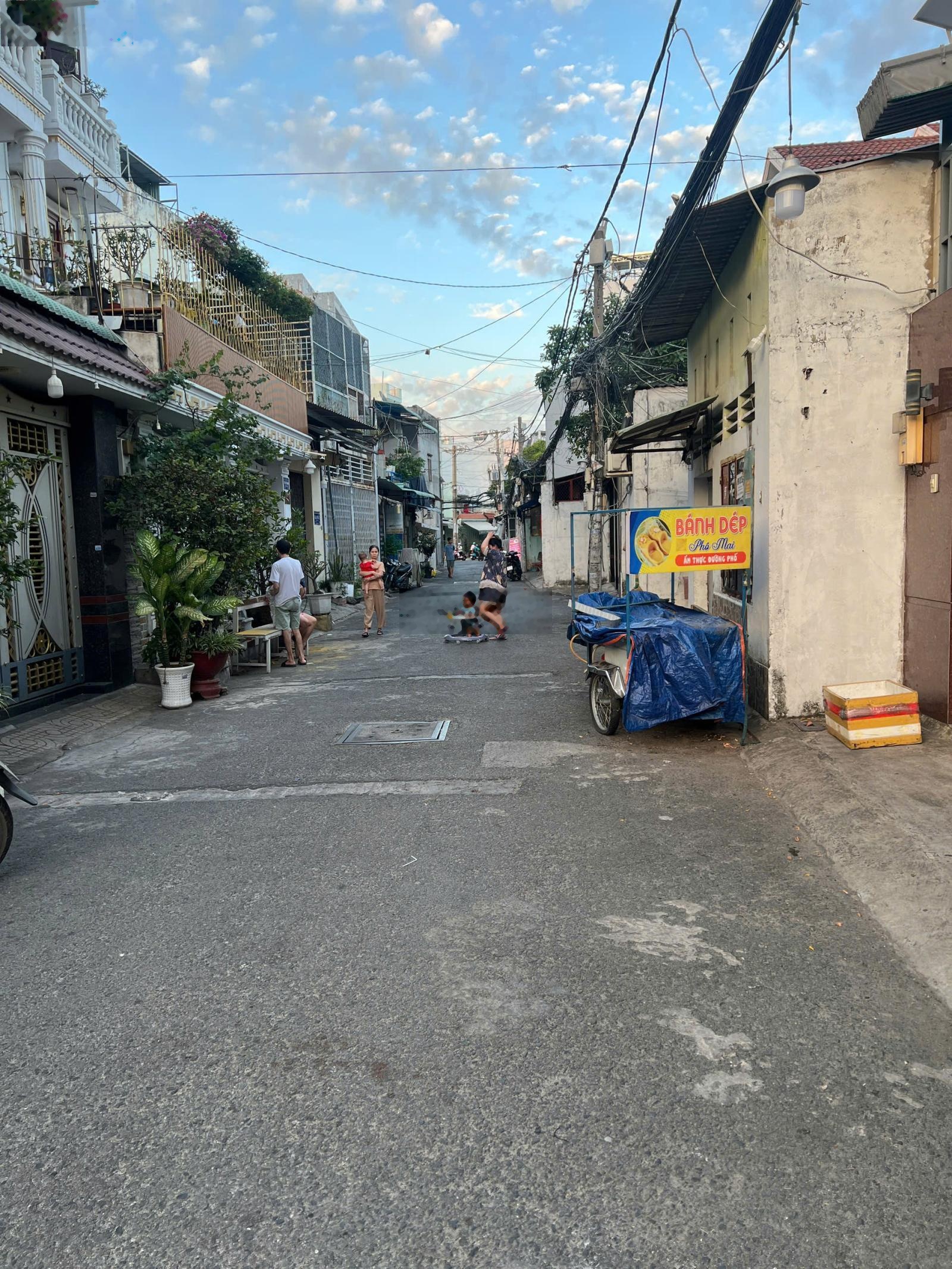 Nhà như hình 4 tầng - 73m2 (4,5 x 16m) chỉ 7 tỷ9. Hẻm 8m, 20m ra mặt tiền Trần Thị Trọng (Cống Lỡ)