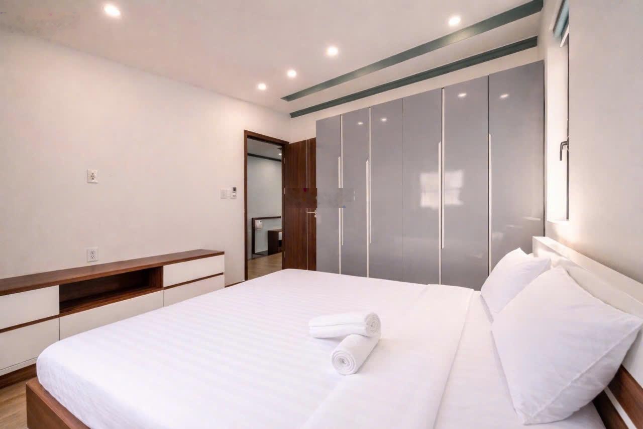 Căn biệt thự duy nhất full nội thất 4 phòng ngủ - 5 giường - gần hồ bơi giá chỉ 5.5 tỷ