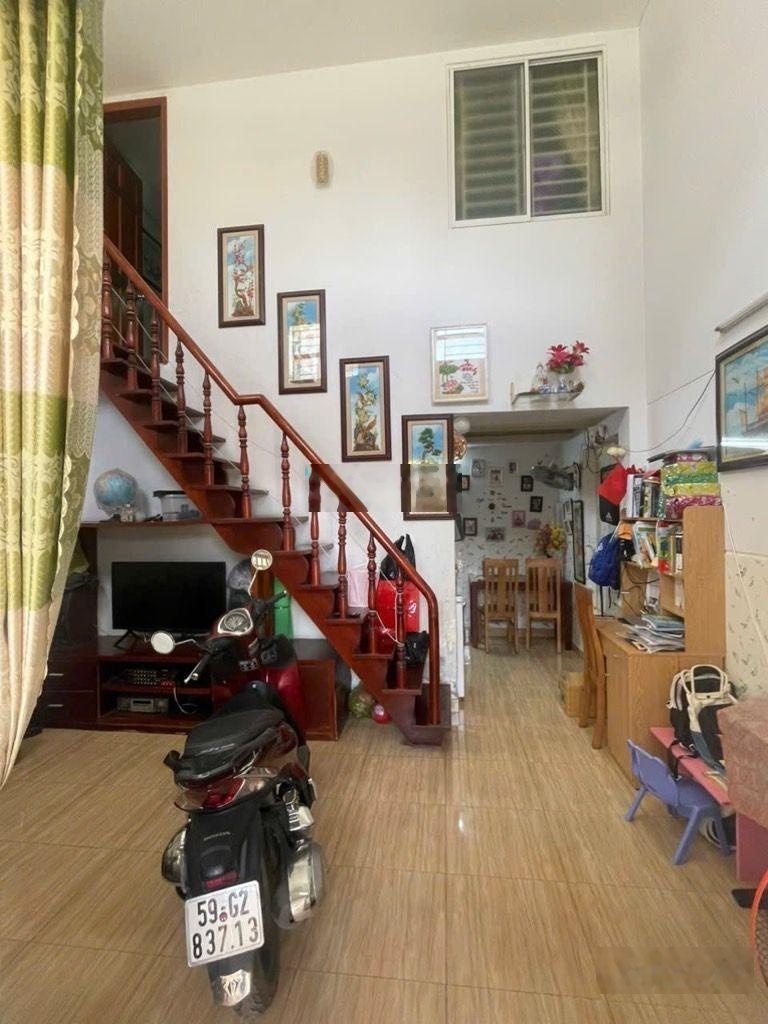 Nhà 2 tầng, giá rẻ - 60m2 - ngang 5m - Bùi Công Trừng, Thới An, Q12, giá: 3.23 tỷ (TL)