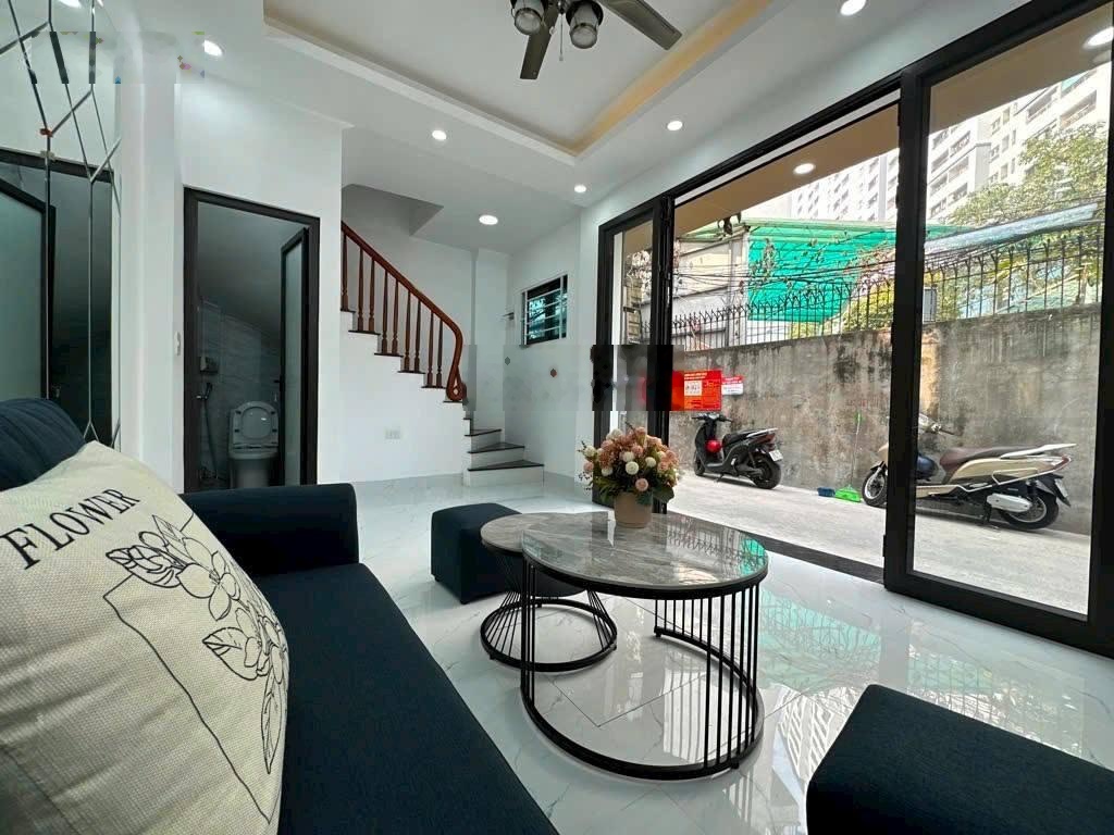 Bán nhà mới Mạc_Thị_Bưởi 42m2 4 tầng, ngõ nông ô tô đỗ cửa, gần nhiều tiện ích.