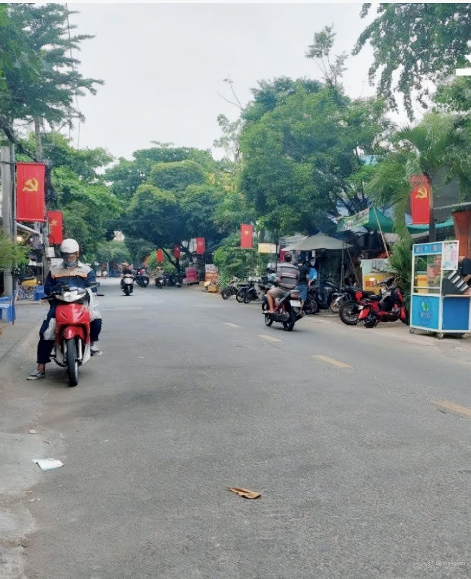 Mặt tiền kinh doanh Đầm Sen nhà chính chủ nở hậu