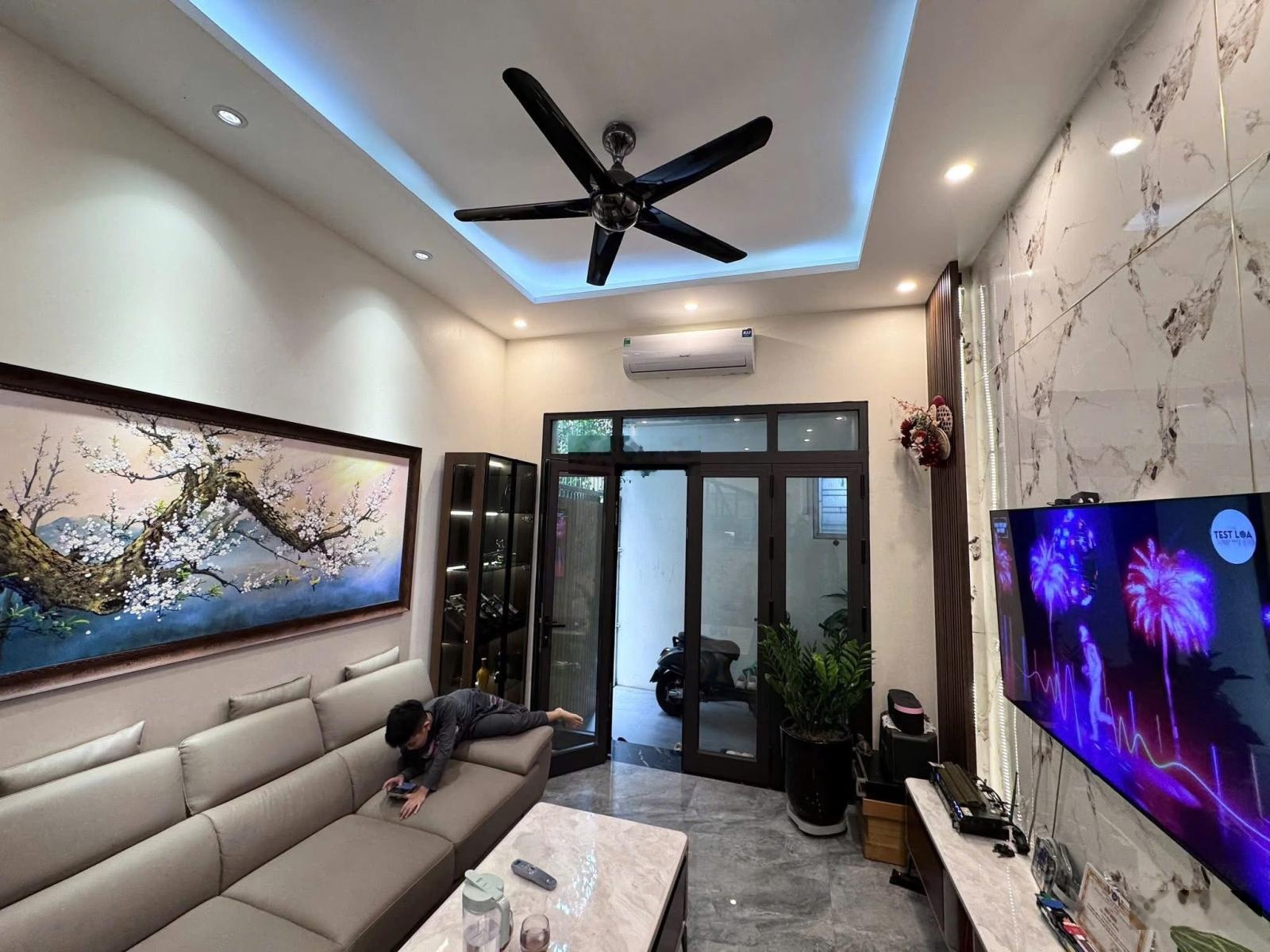 Bán nhà gấp trước tết - Nhà phố Lĩnh Nam - Hoàng Mai - 35m2 - Giá 6,2 tỷ