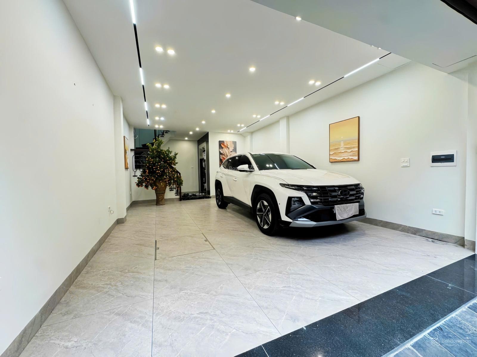 Bán nhà hiếm Nguyễn Văn Cừ: 7T + tum (400m2 sử dụng) - MT 5m - thang máy - ngõ ôtô thông - 25,2 tỷ