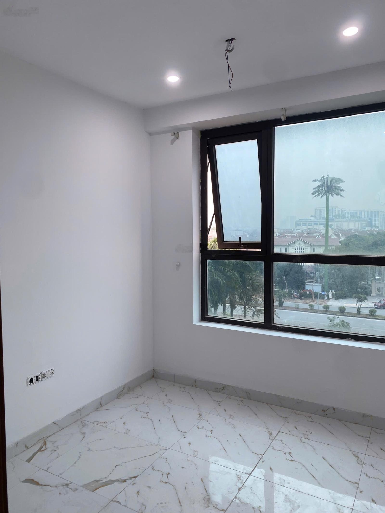 Cho thuê căn góc 3 ngủ Valencia Garden Việt Hưng. 79m2. Nội thất cơ bản. Giá 8,5tr. LH: 0981716196