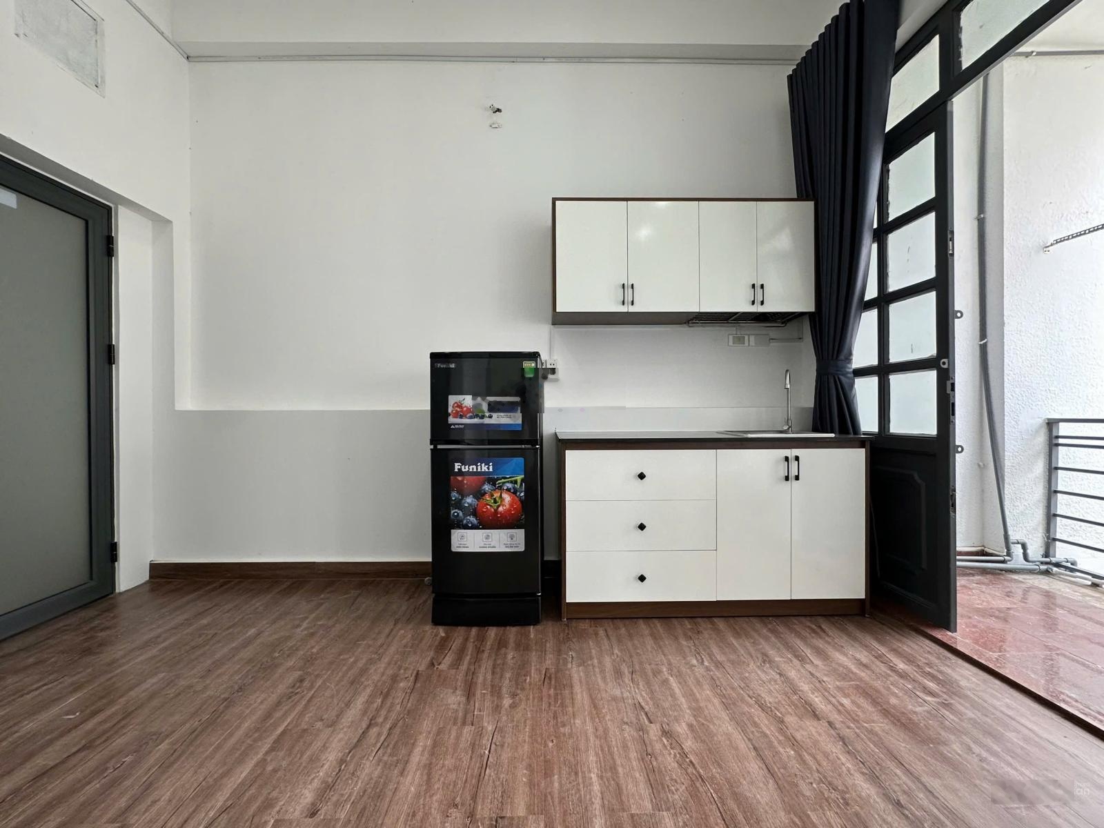 Cho thuê phòng trọ rộng, ban công, cửa sổ trời gần ĐH Văn Lang, hẻm xe hơi, full nội thất