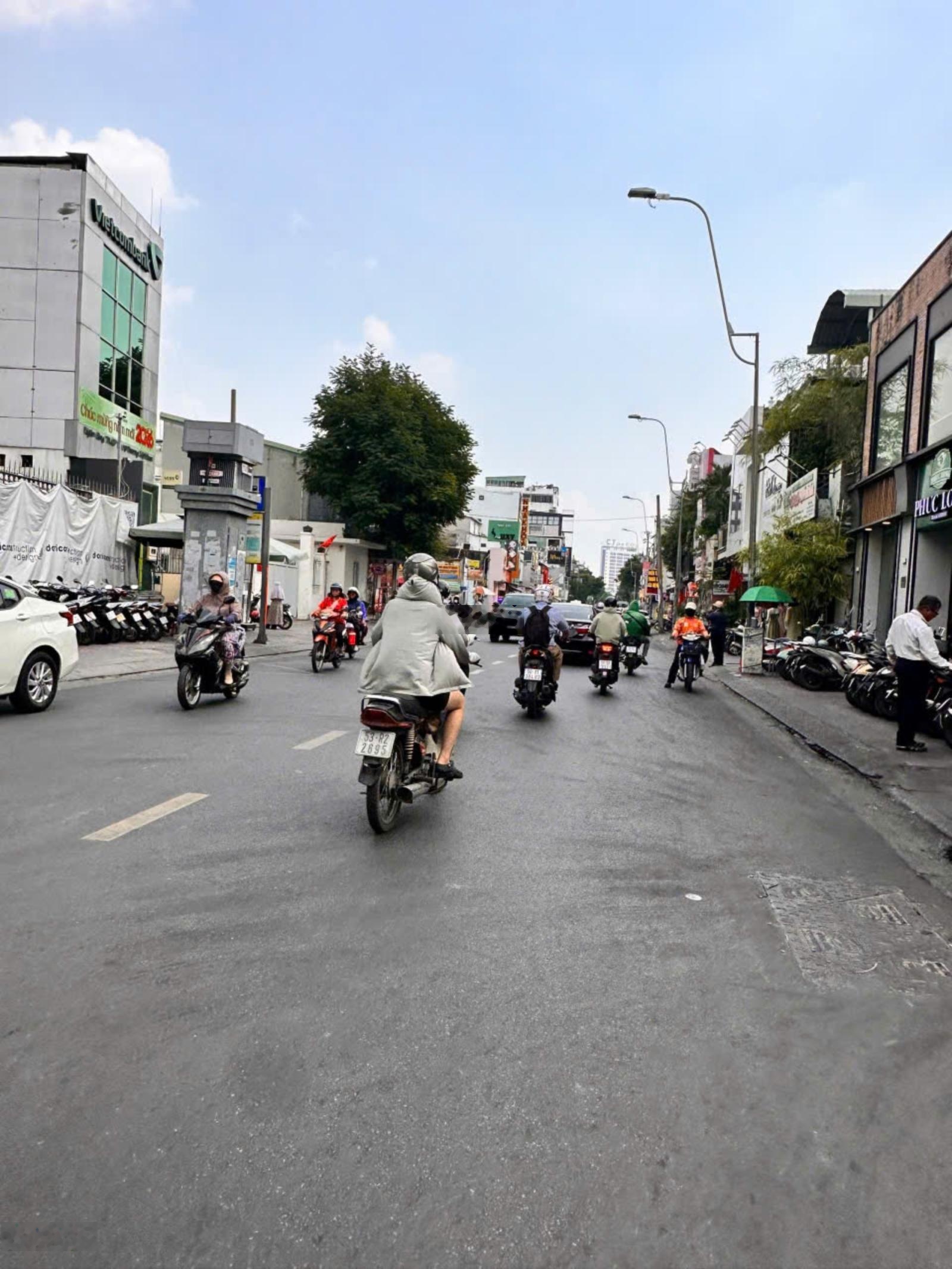 Bán nhà 3 tầng gần 100m2 căn góc 2 MT Đặng Văn Ngữ Q. Phú Nhuận