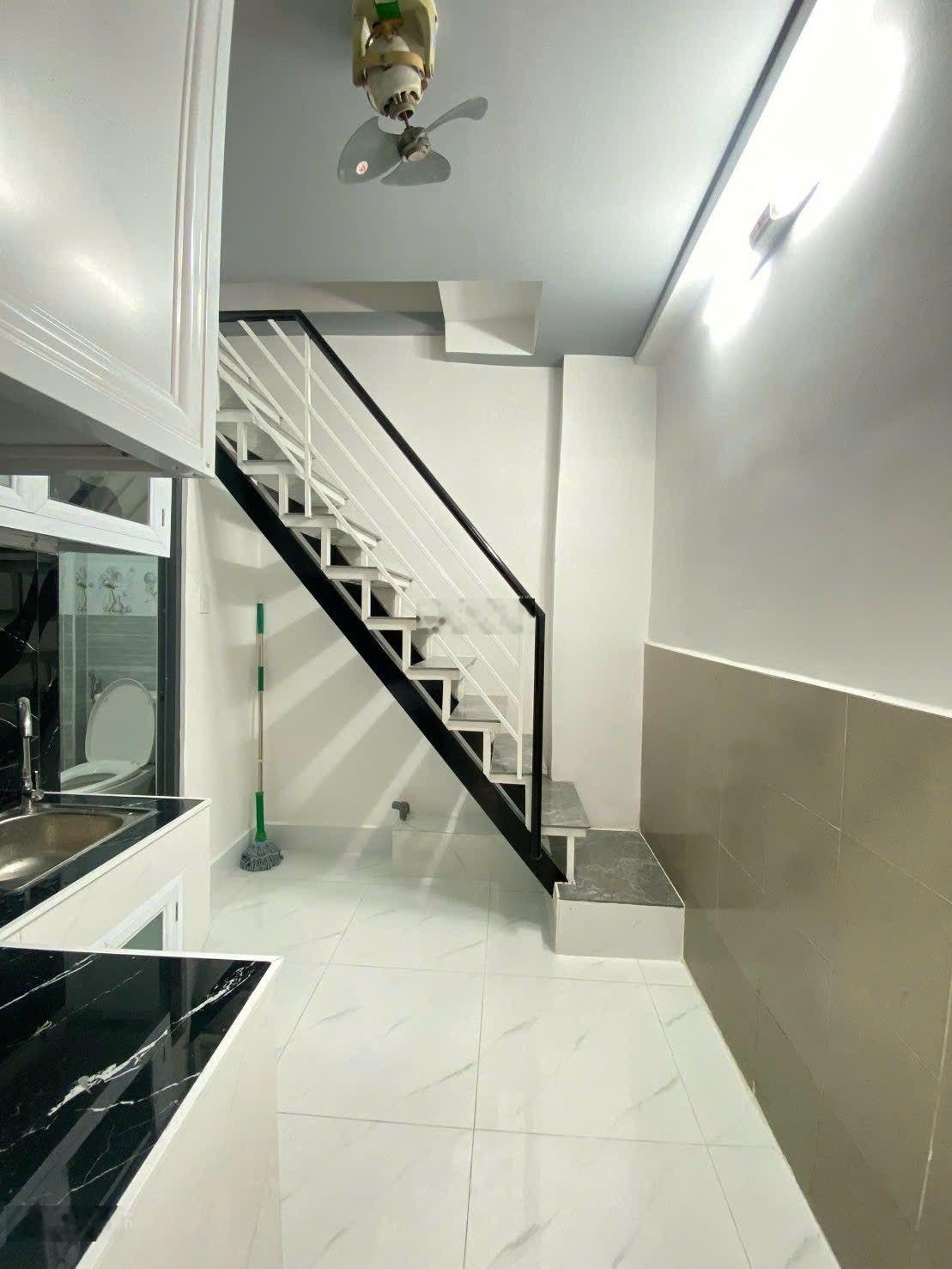 Nhà 1/ DT 3.5 x 7m đúc 3 tầng hẻm 3m đường Trần Phú