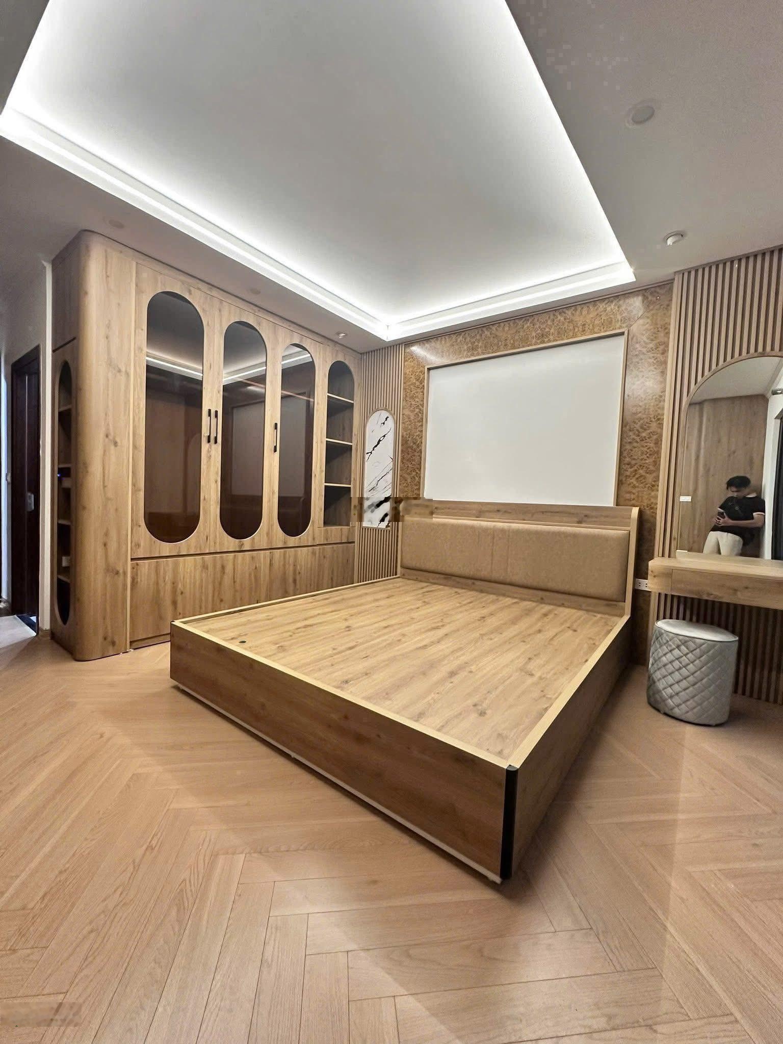 Ba gác phi thông các ngả, 1P ra ô tô tránh, DT 36m2, MT 4,5m, gần hồ, dân xây nở hậu, 8,8 tỷ