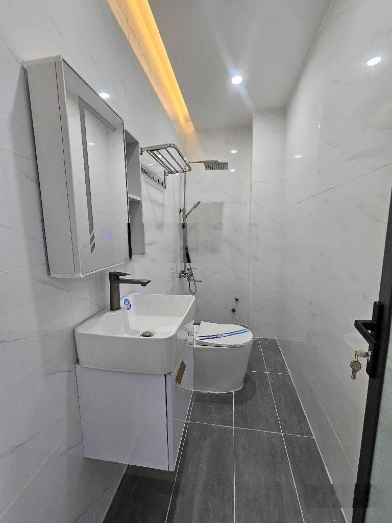 Bán nhà mới 4 tầng, ngang 4.2m, full nội thất, cách MT Trần Xuân Soạn 15m, nhỉnh 6 tỷ