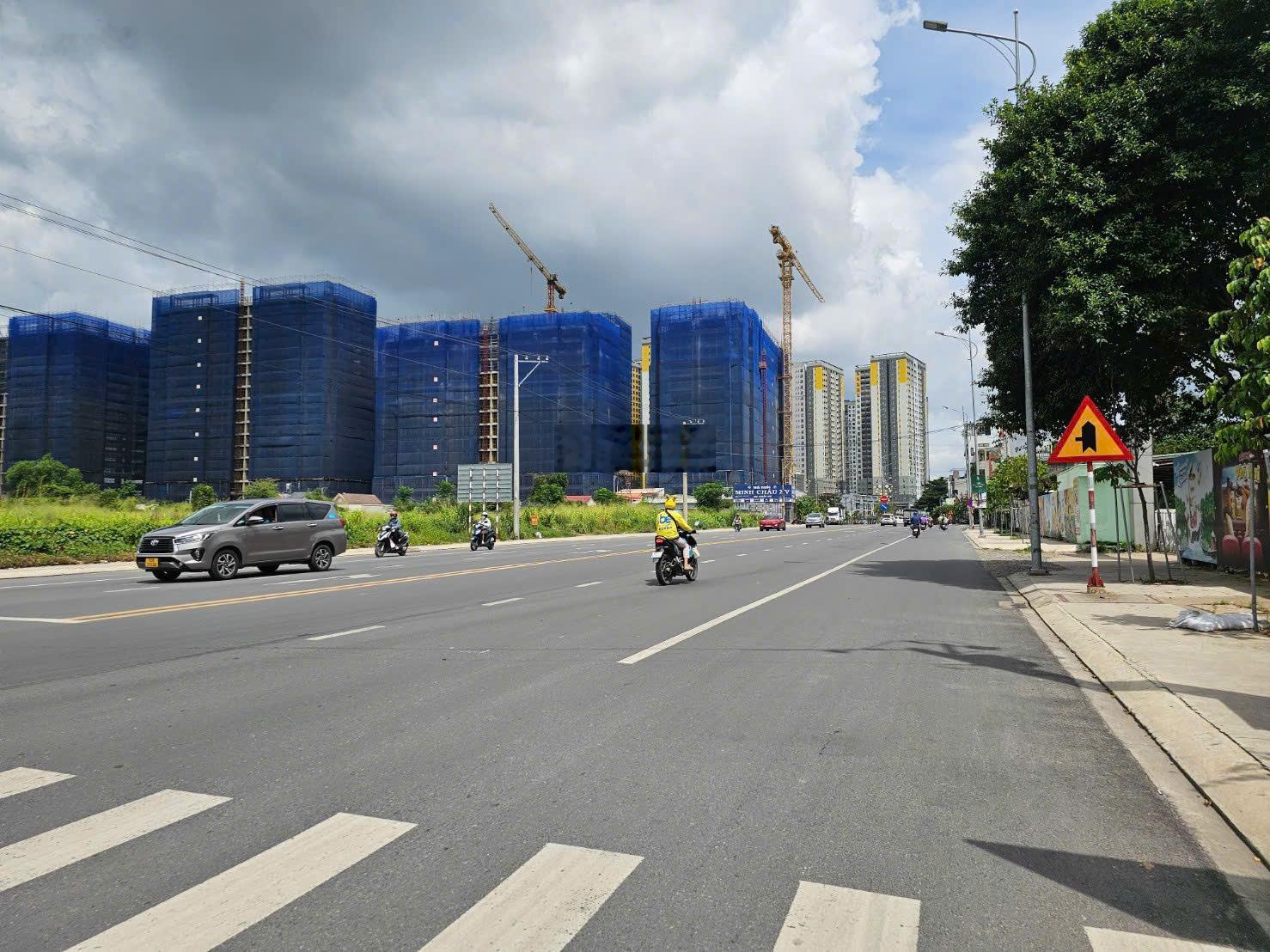 Mặt tiền Bà Huyện Thanh Quan, sát đường Thống Nhất Đông Hoà