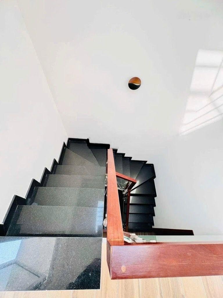 Bán nhà đẹp tại Dương Bá Trạc, 4 tầng, 4PN, 5WC, sân thượng mát, 7,9 tỷ, 50m2, chính chủ