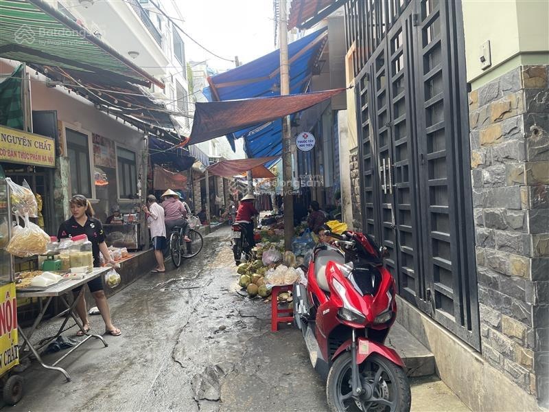 MẶT TIỀN TRONG LỒNG CHỢ - TIỆN KINH DOANH -5,65 Nhà cấp 4 cũ nát. Bán giá đất vị trí (Vàng