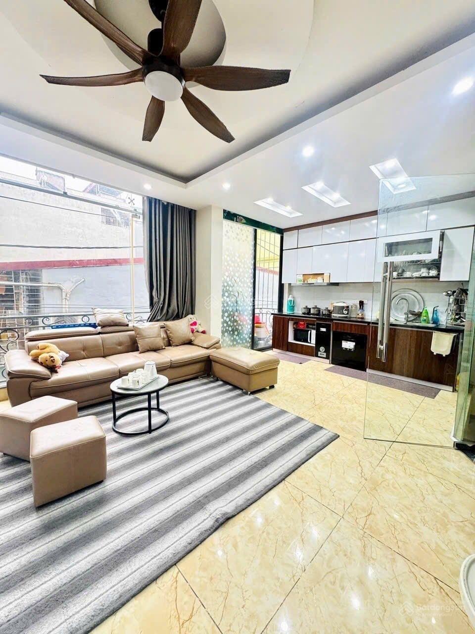 Lô Góc Phố Tô Hiệu Hà Đông Ô Tô Chạy Qua NHà ,NHà Chủ Tự Thiết Kế Rất Chắc Chắn