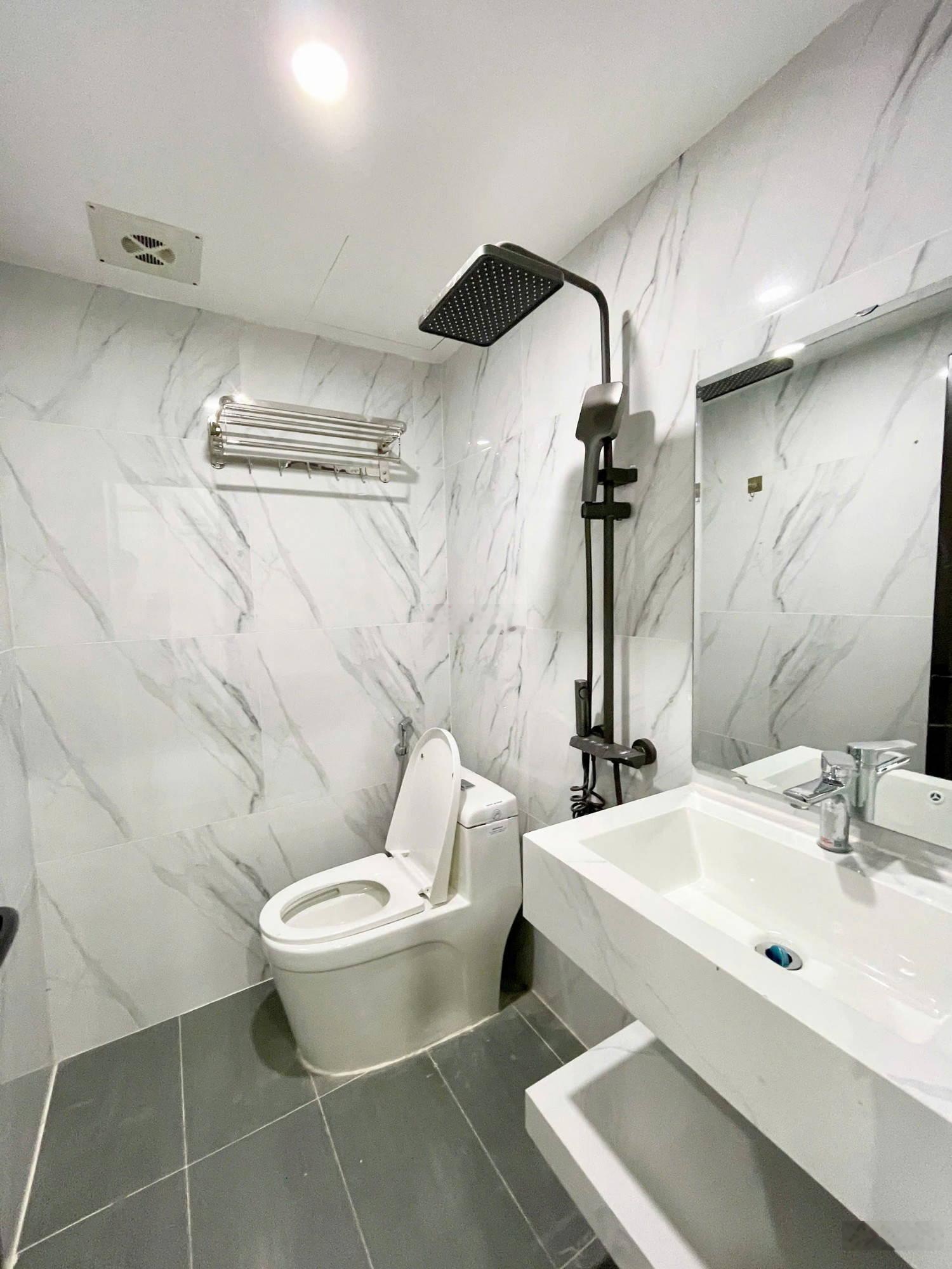 Cầu giấy ; nhà đẹp đón tết-dân xây kiên cố dt 35m x 6 tầng -ngõ nông gần phố -nhỉnh 11 tỷ