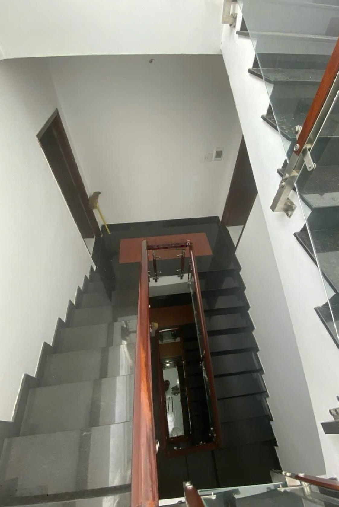 Cho Thuê Nhà 4 Tầng MT Đường 18 KDC Bình Hưng . Bình Chánh . LH : 0906398598 Phú