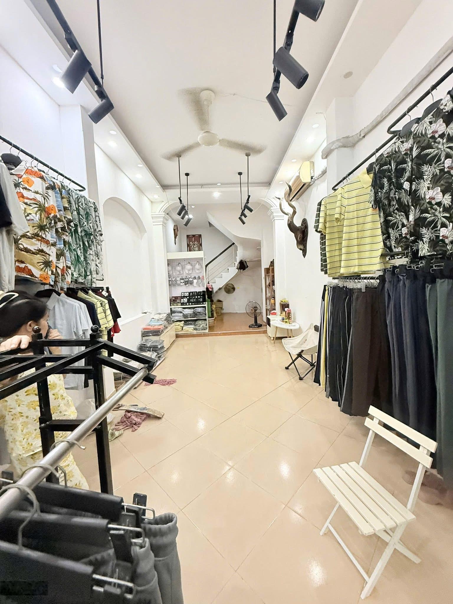 Hiếm - Bán nhà Mặt phố TRẦN QUANG DIỆU - ĐỐNG ĐA. Vỉa hè rộng, kinh doanh sầm uất. 40m2, MT: 3,5m