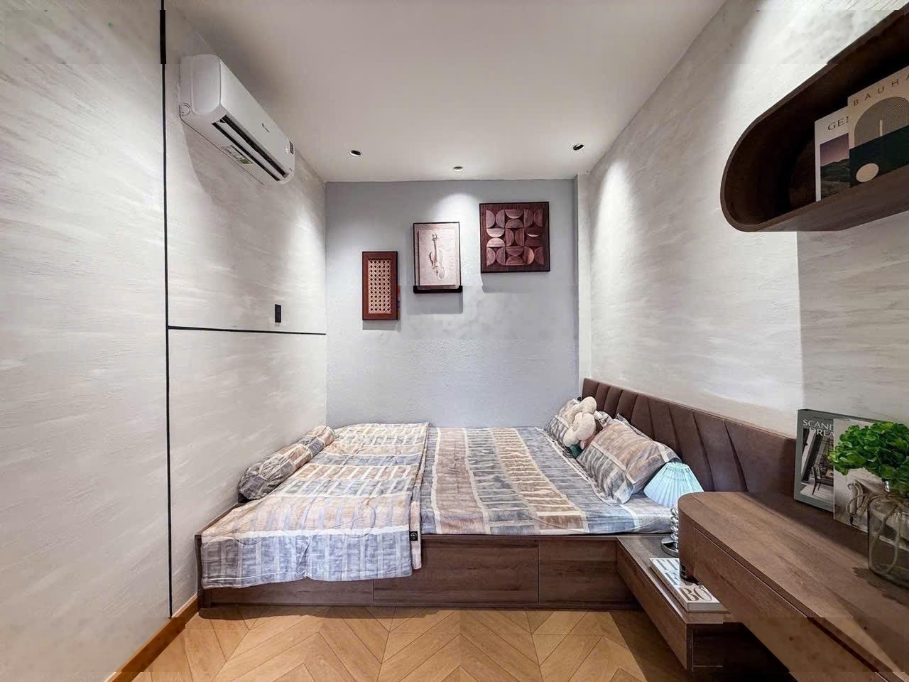 Siêu phẩm P5 Phú Nhuận - ô tô đến cửa - gần 40m2 - 4 tầng, 3pn 4wc - nhà đẹp ỏ ngay - hoàn công đủ