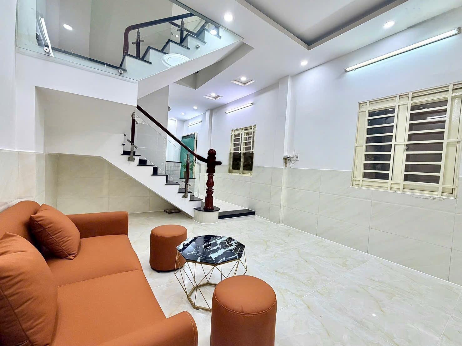 BÁN NHÀ VĂN CAO PHÚ THẠNH TÂN PHÚ Giá: 5,2 TỶ (còn thương lượng) Diện tích: 4m x 11m