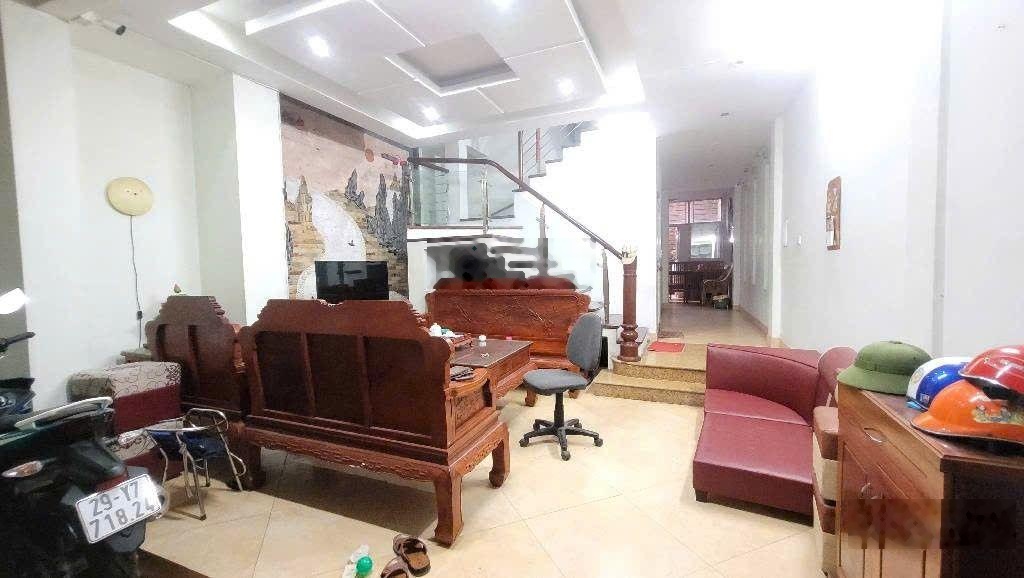 Hiếm Ngọc Lâm, diện tích rộng, 90m2, mặt tiền hoa hậu, ngõ thông, oto