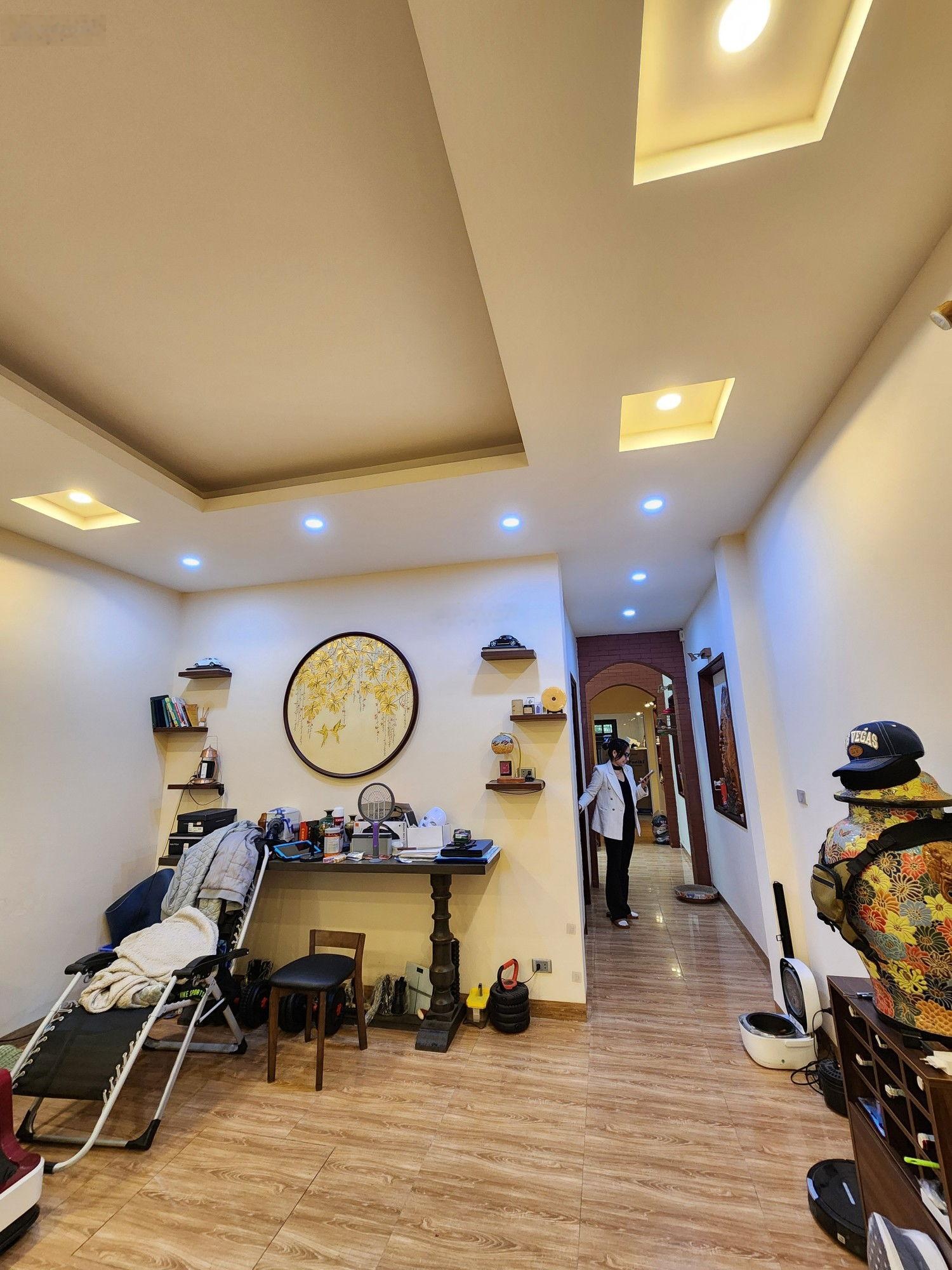 Bán nhà mặt phố vip quận tây hồ - 2 mặt tiền trước sau - chủ tặng gpxd 7 tầng - ngõ ô tô tránh , kd