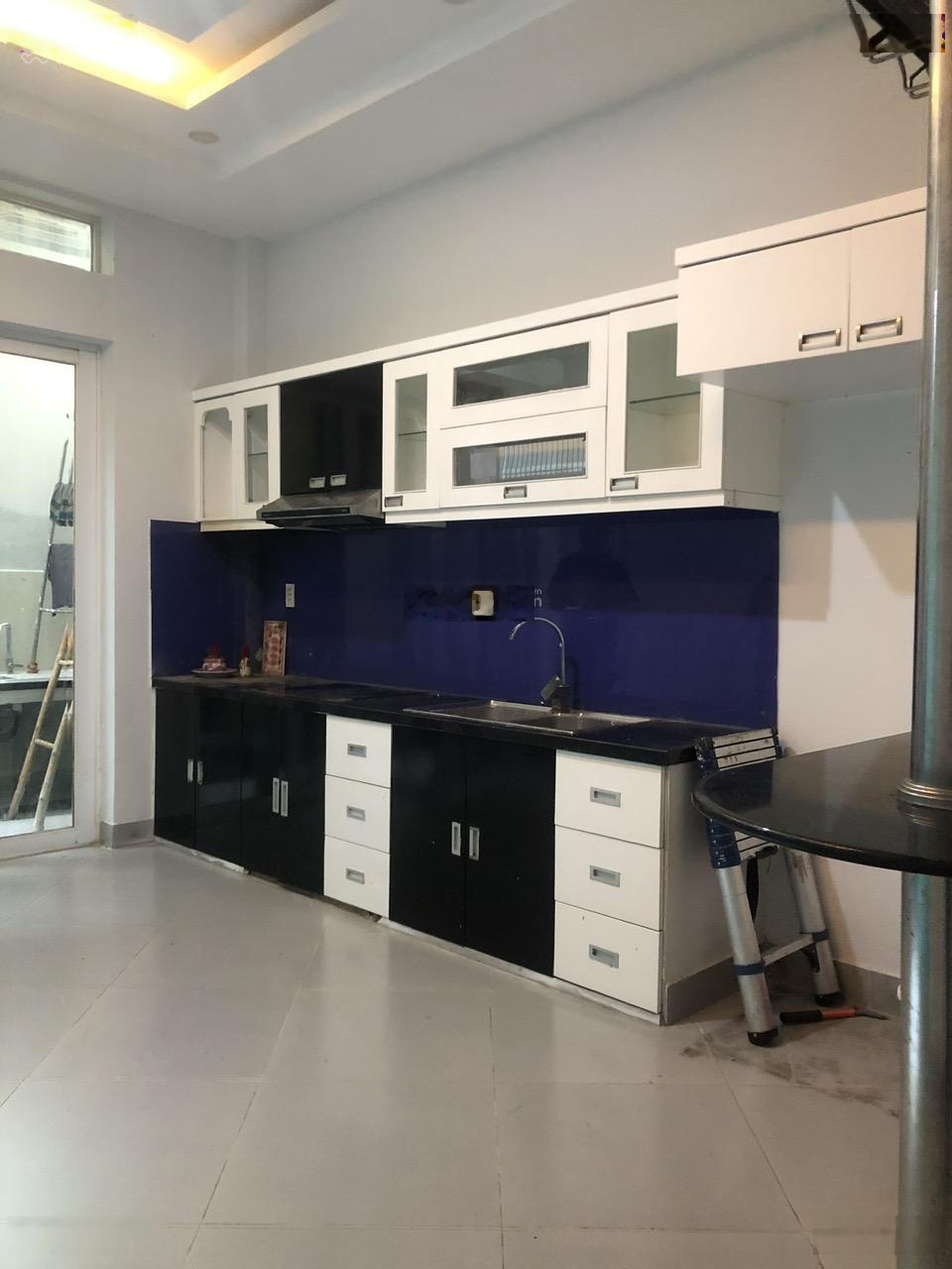 Chỉ 7.5 tỷ! Nhà 3.5 tấm Khu nhà cao tầng HXH Lạc Long Quân