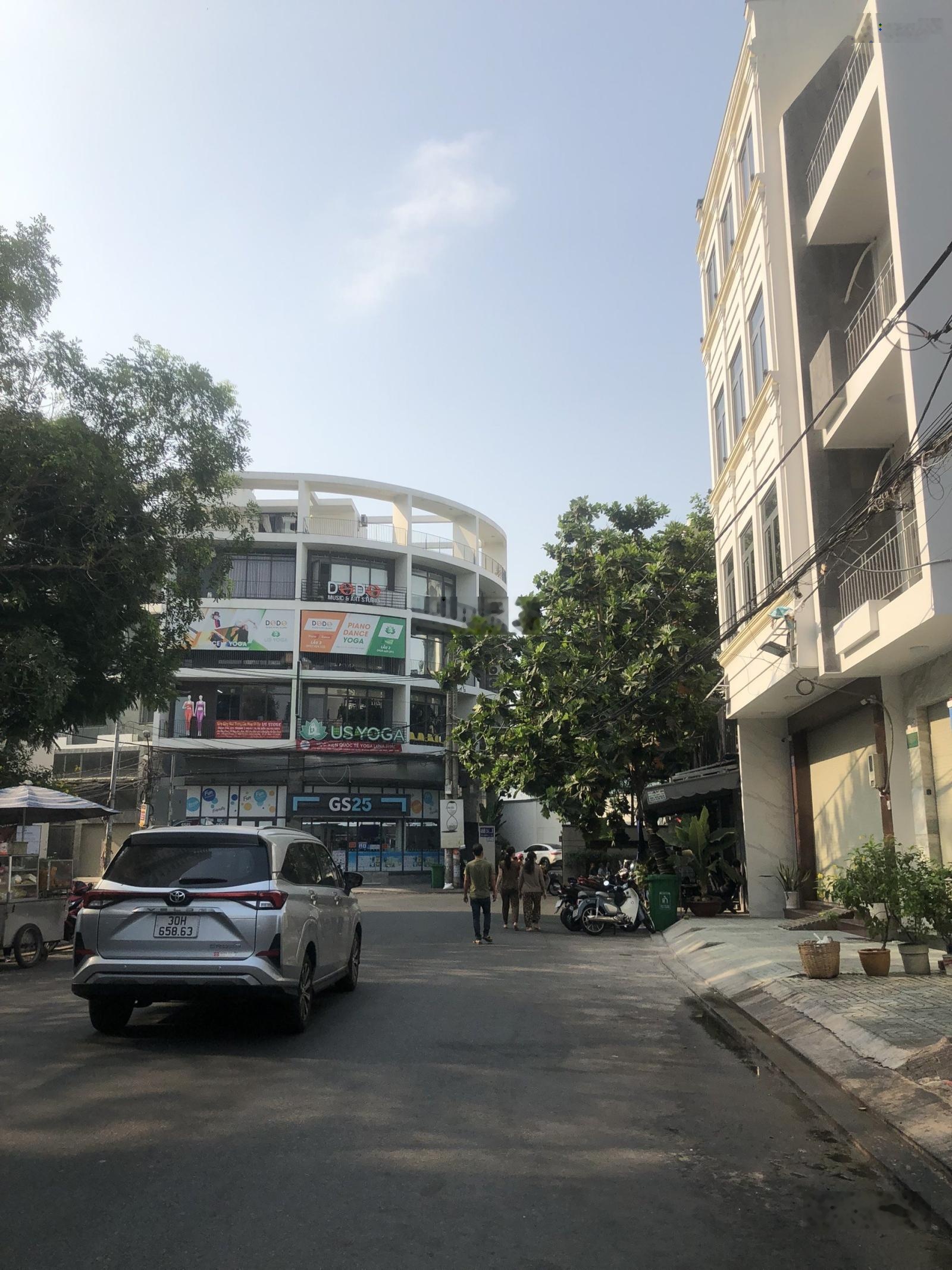 Vị trí cực đẹp - đường xe tải quay đầu - Nhà 3 tấm Minh Phụng