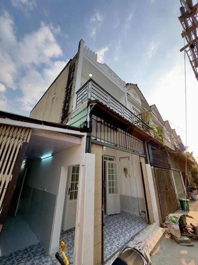 Bán nhà 2 tầng đường Thạnh Lộc 37, phường Thạnh Lộc Q12 DT72m (4*18) giá 4,45 tỷ đường trước nhà 5m