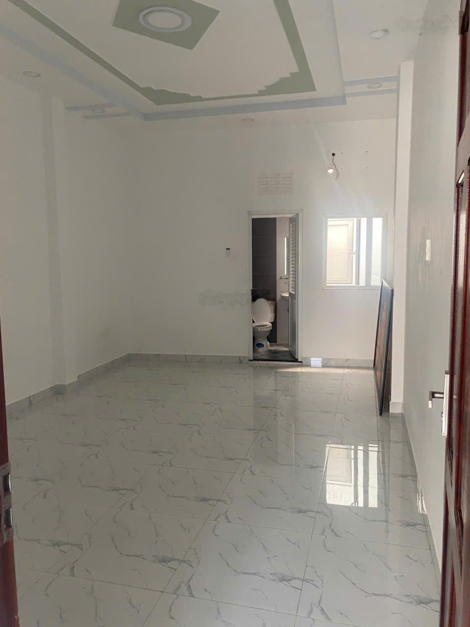 Cho thuê nhà riêng rộng rãi 72m2 có 1 lầu, có sân thượng, thoáng mát,ở Quận 8, vào ở ngay 8tr/tháng