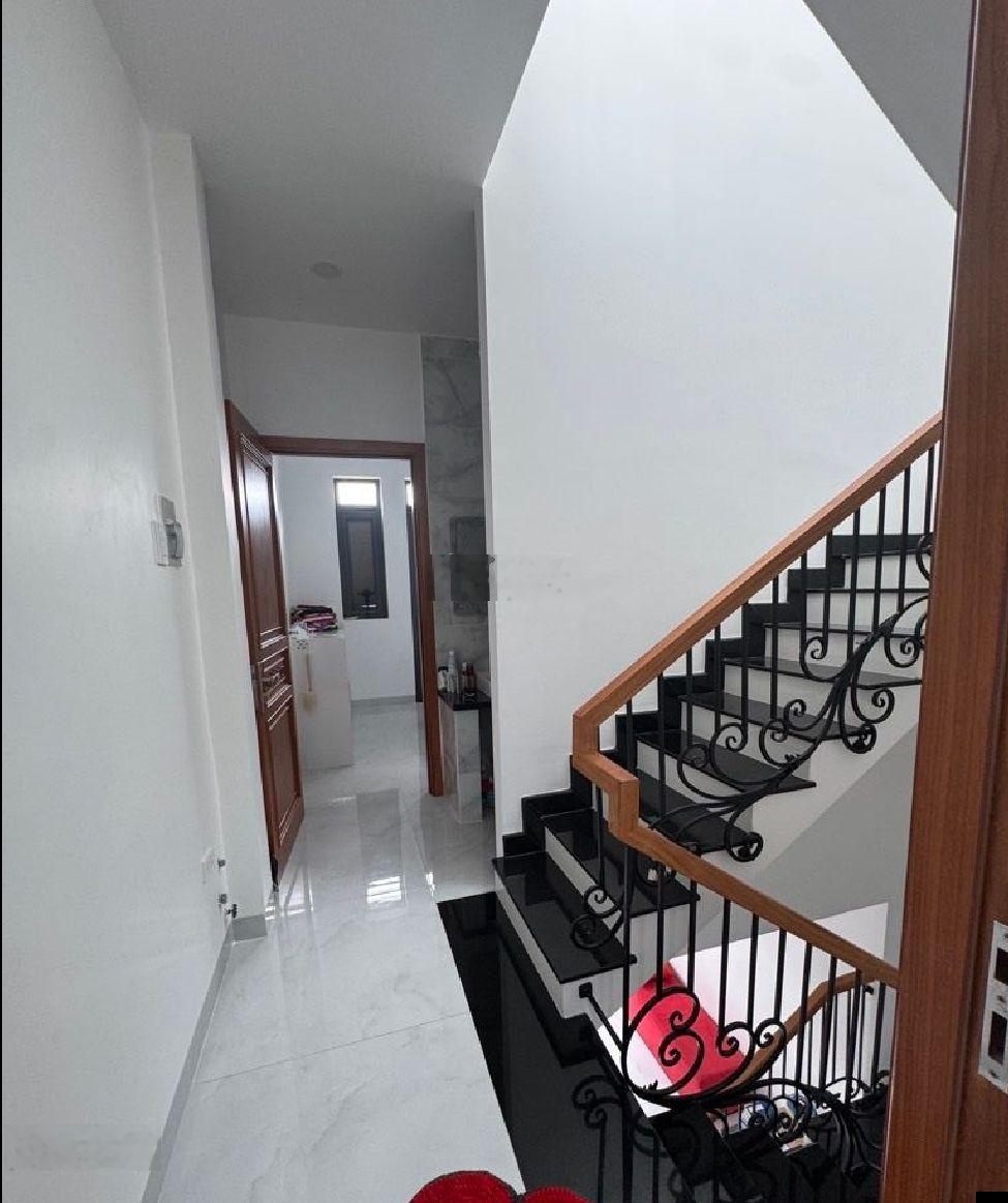 Bán nhà mặt khu tiền lửa. dt( 56m2 ). an ninh tuyệt vời. dt(4x14) - 4 tầng. giá 6.1 tỷ