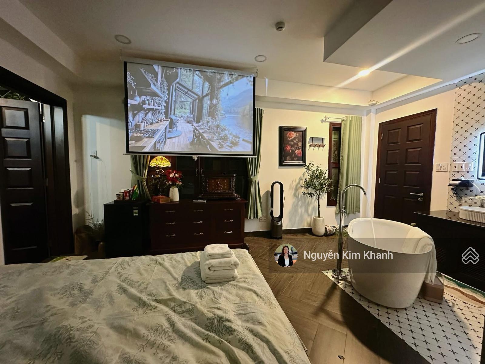 Hẻm xe hơi nguyễn văn trỗi - nhà 5 tầng phong cách châu âu - 8pn có thang máy - doanh thu 50tr/th