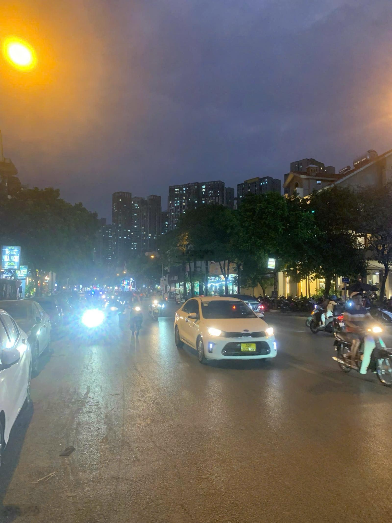 Bán đất mặt phố Kinh Doanh ngày đêm Nguyễn Văn Lộc Trần Phú Hà Đông 70m2 cực đẹp giá chỉ 19tỷ