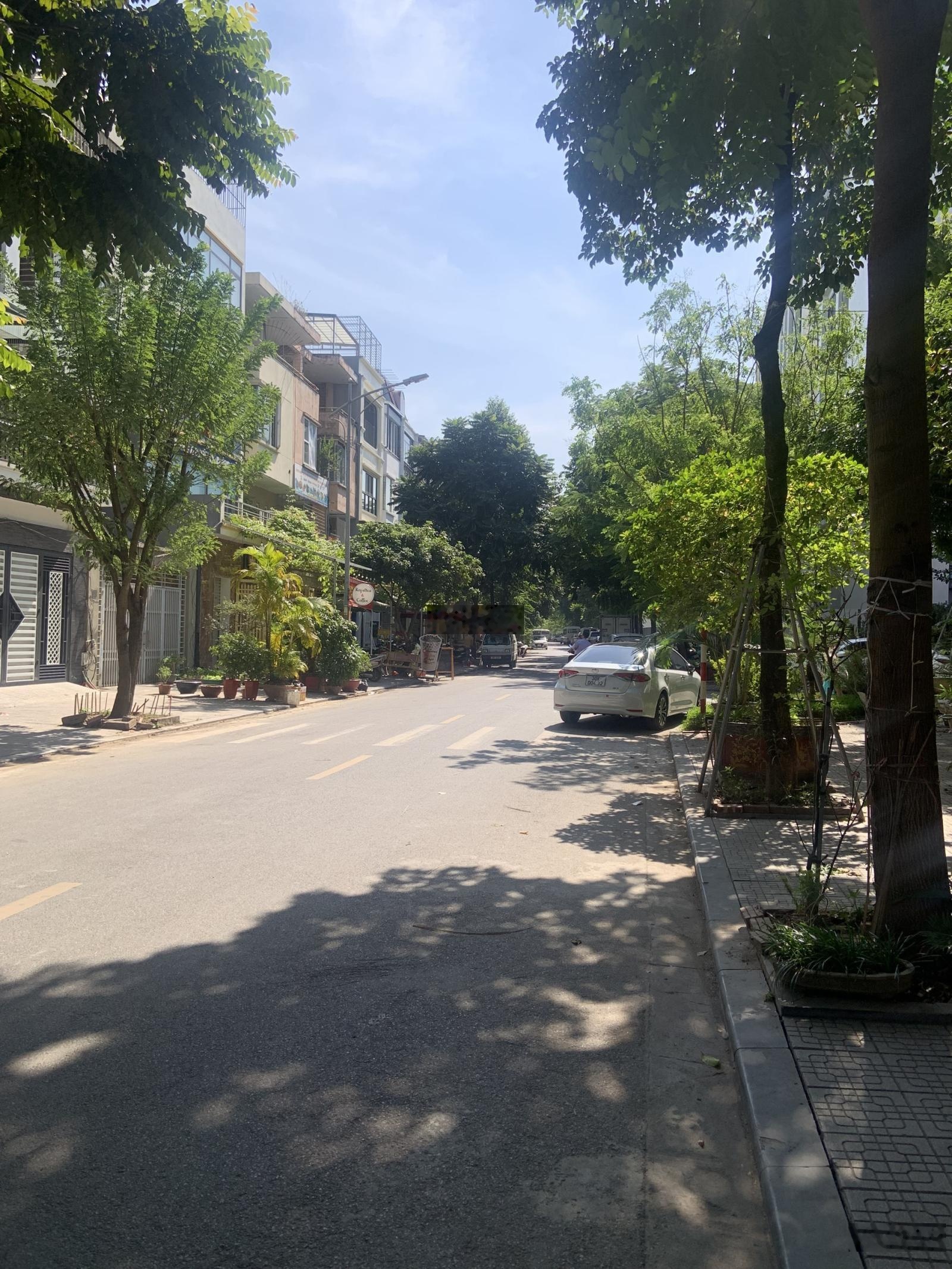 Bán căn liền kề ngay chân chung cư KĐT Vạn Phúc kinh doanh tốt sát đường Tố Hữu 82.5m² 4 tầng