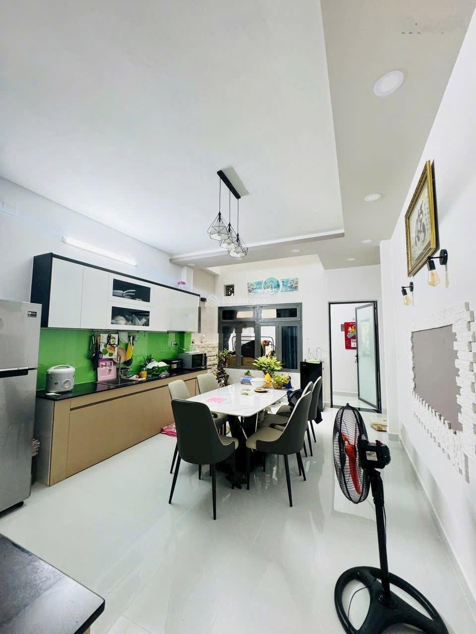 ***Nhà bán 1/ Đường số 20 p5 GV Dt(4x20m) giá 11,1 tỷ TL