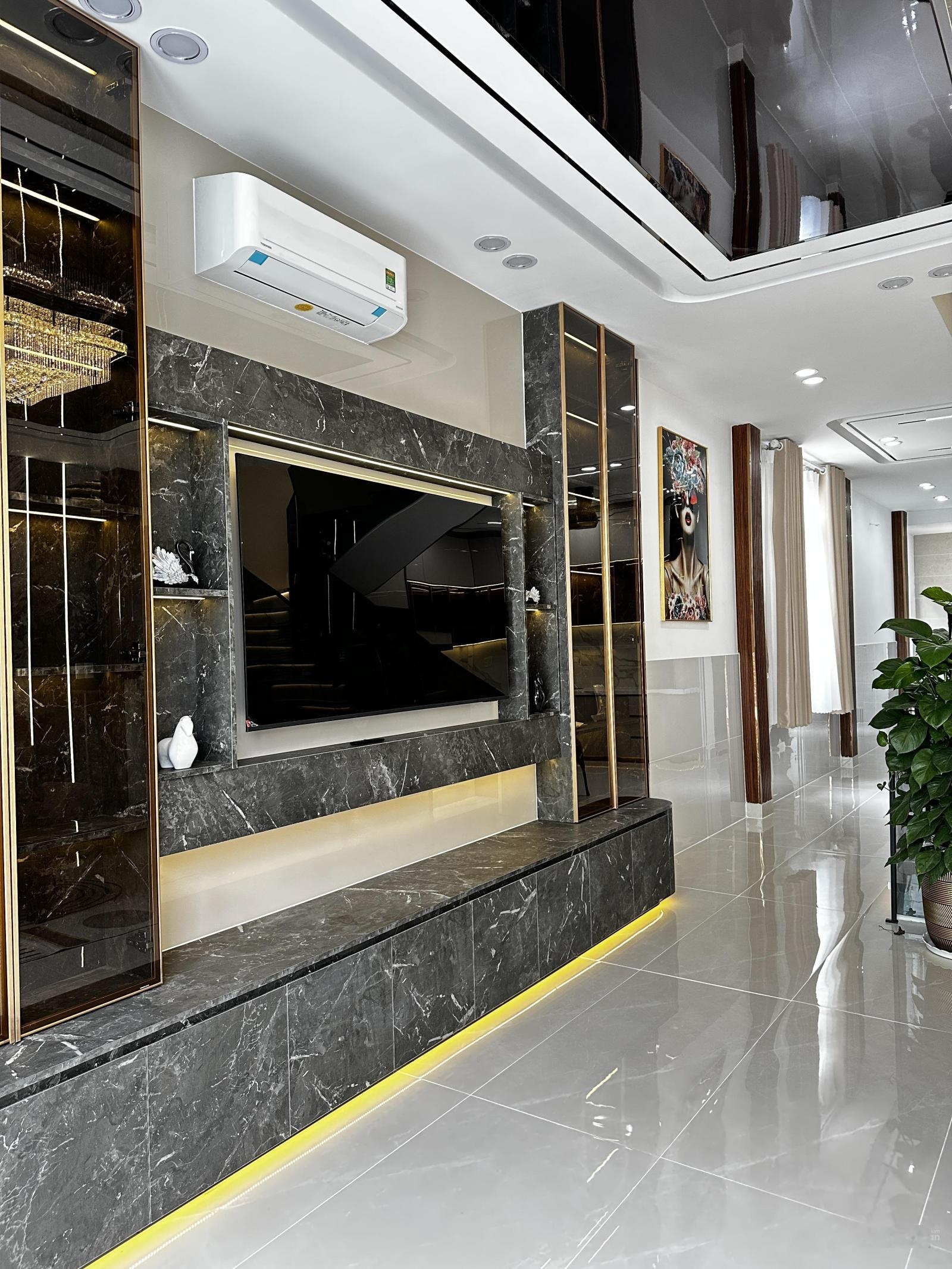 Bán nhà góc 2 mặt tiền Huỳnh Tấn Phát Nhà Bè, diện tích 120m2, 4PN giá 6.2 tỷ