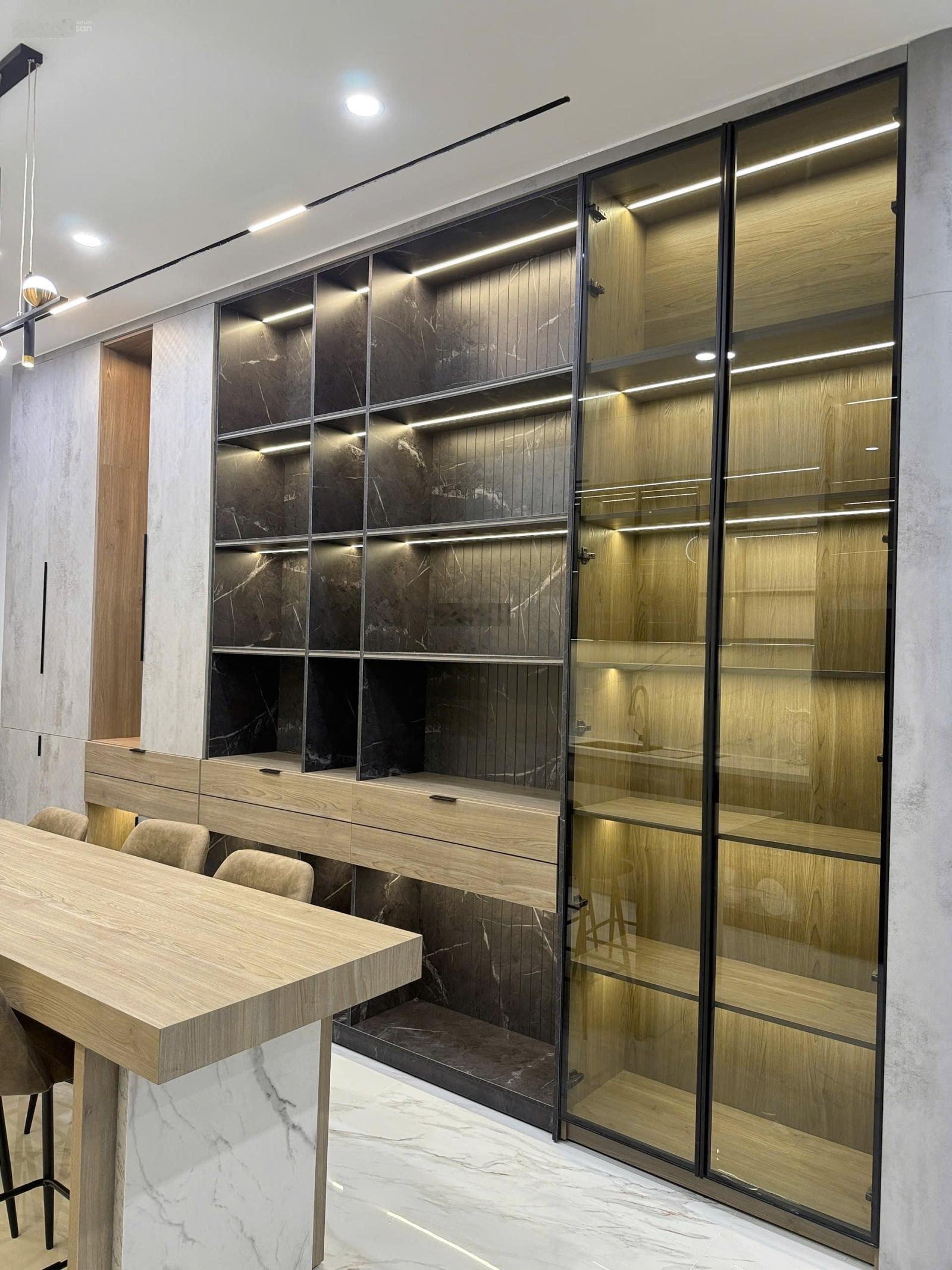 Nhà đẹp ngay trung tâm phố, nhà mới hoàn thiện 1 trệt + 1 lầu buôn Ma Thuột