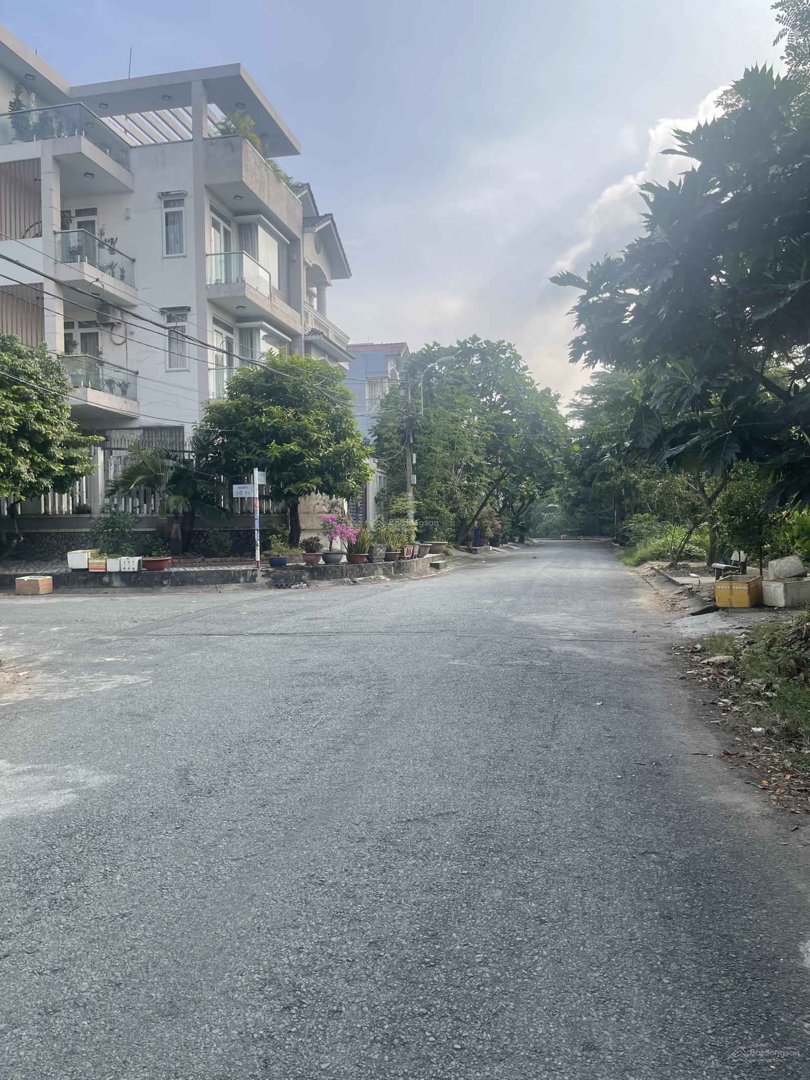 Đất Góc 2 mặt tiền View sông đường rạch bà lớn, thuộc KDC phong phú 5. DT : 10,5x19,5m