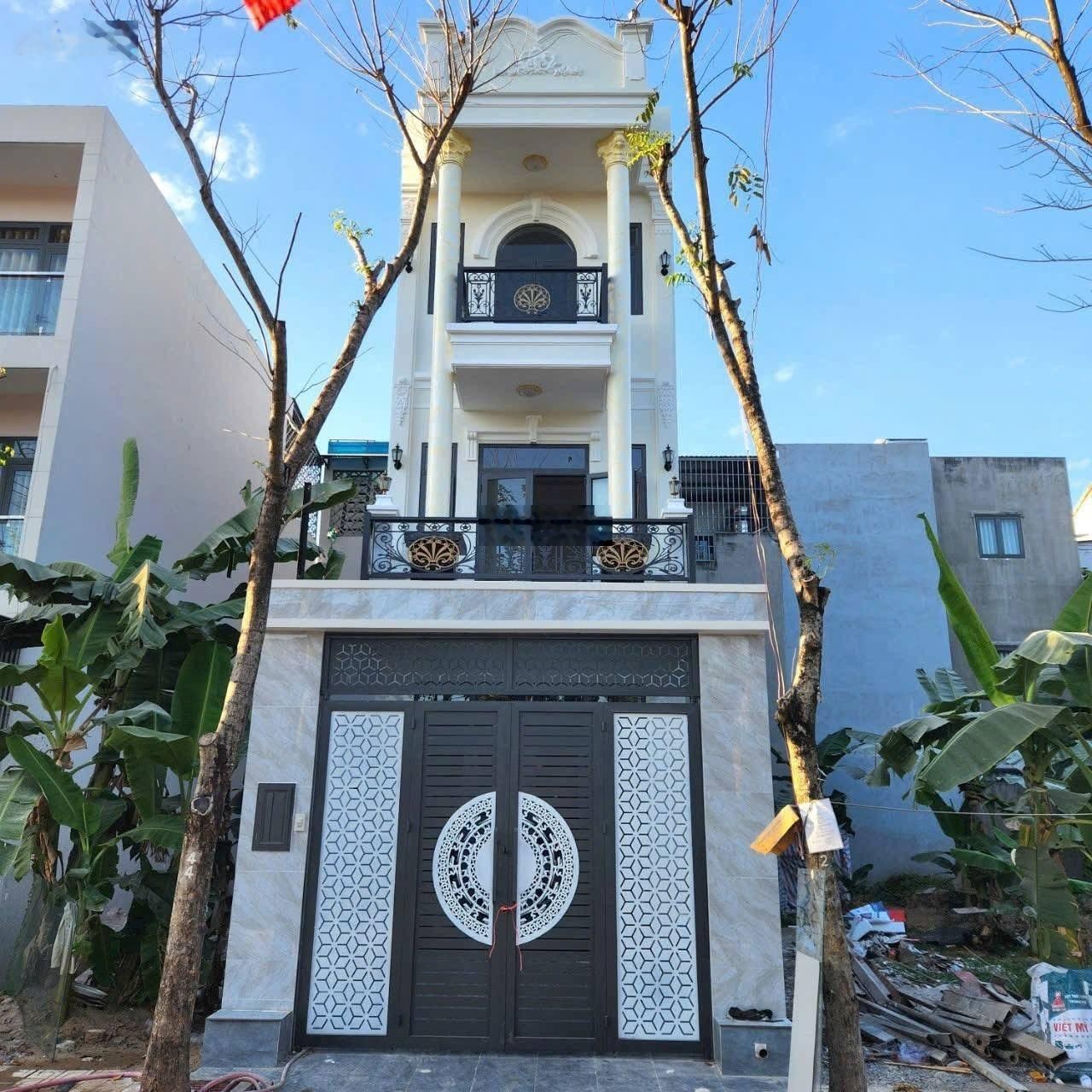 Bán nhà 4 tầng đường Lò Lu, đường 10m, giá 7 tỷ/67m2