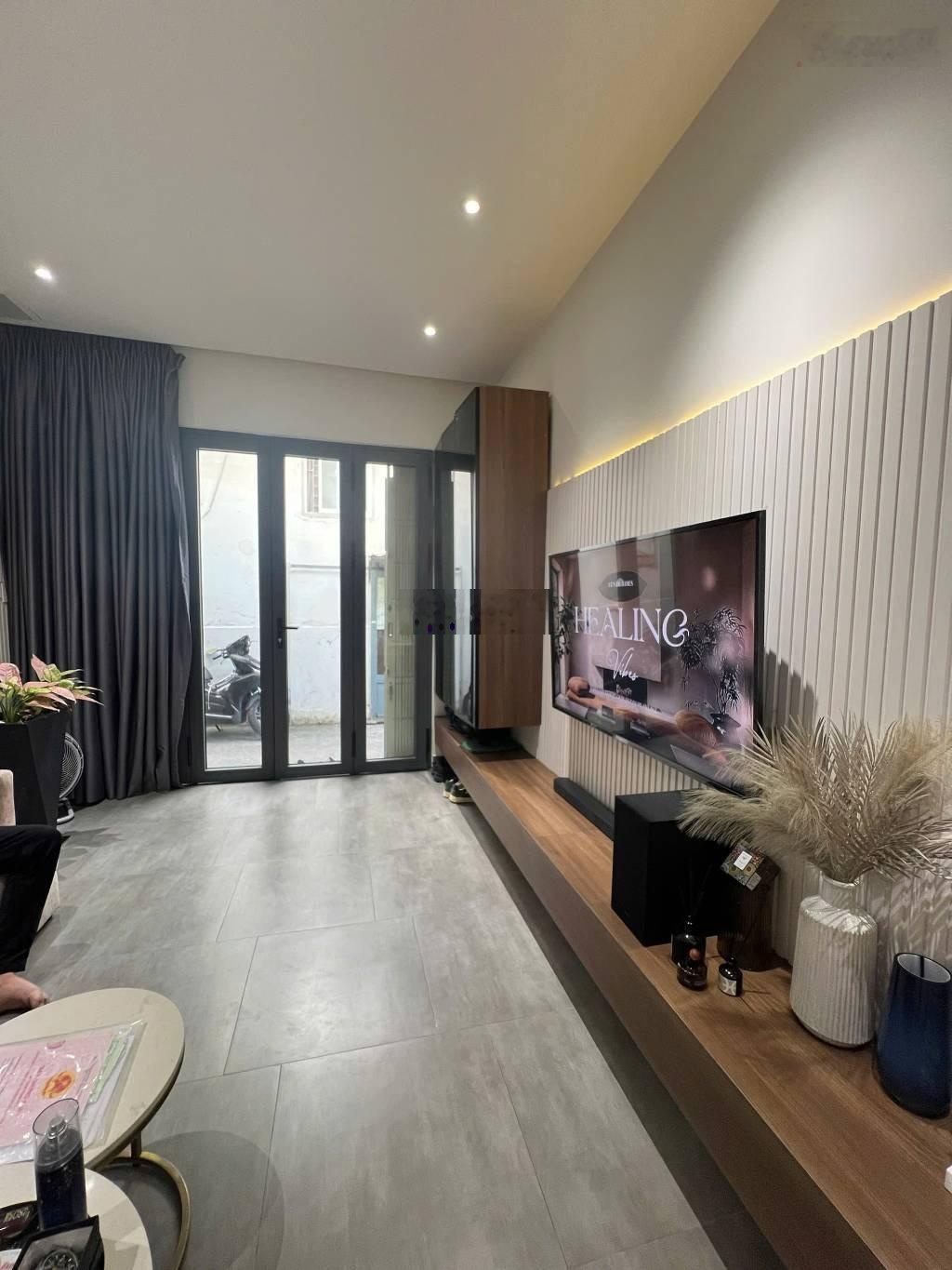 3ty750- 4 chỗ thẳng 1 trục- vị trí rất đẹp- ngay vincom trần trọng cung