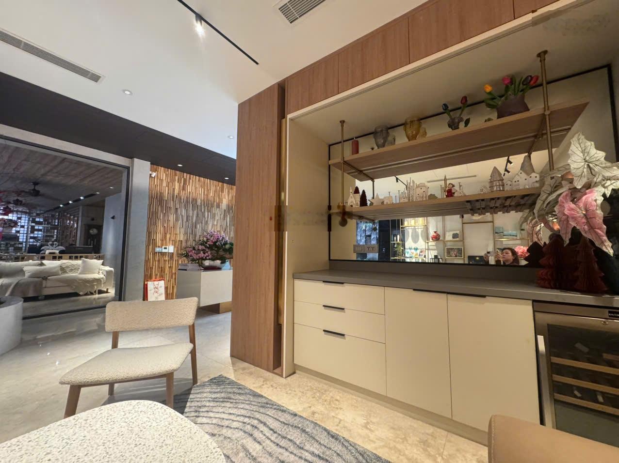 Tòa building VP hầm 6 tầng 307 Nguyễn Văn Trỗi P1 Tân Bình. DT 14x14m. Giá 46 tỷ. HDT 90tr