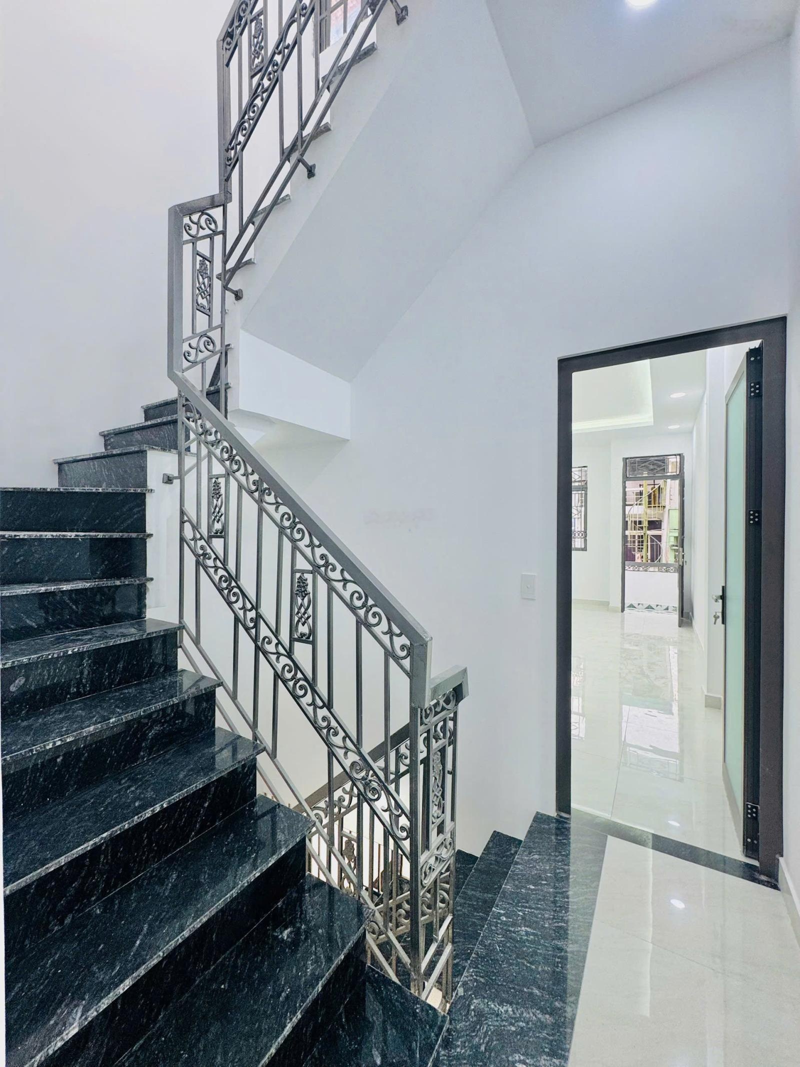 HOT HXH Khu Vip-Nhà mới đẹp đón tết Phan Đăng Lưu-DT:3,2 x 17,5 m( 54m²)-3 tầng giá chỉ 8,399 tỷ Tl