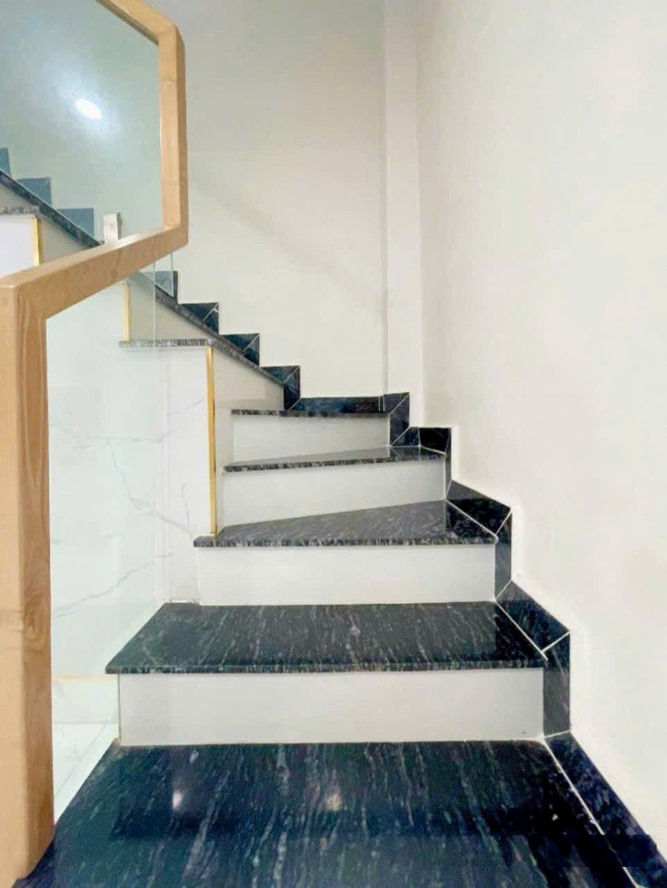 Bán nhà riêng Tôn Đản - hẻm 4m khu dân cư lâu lâu mới có