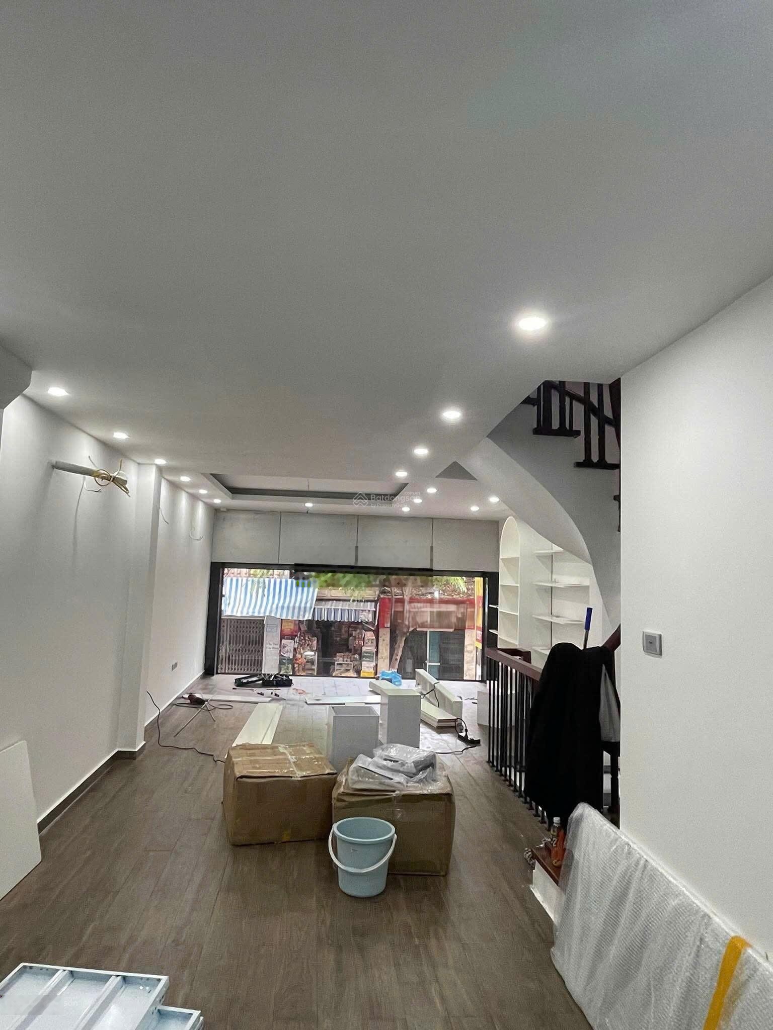 Giá nào cũng bán, chủ rất cần tiền, Mặt phố Thụy Khuê DT36m2 xây 6T MT4.4m giá 17 tỷ